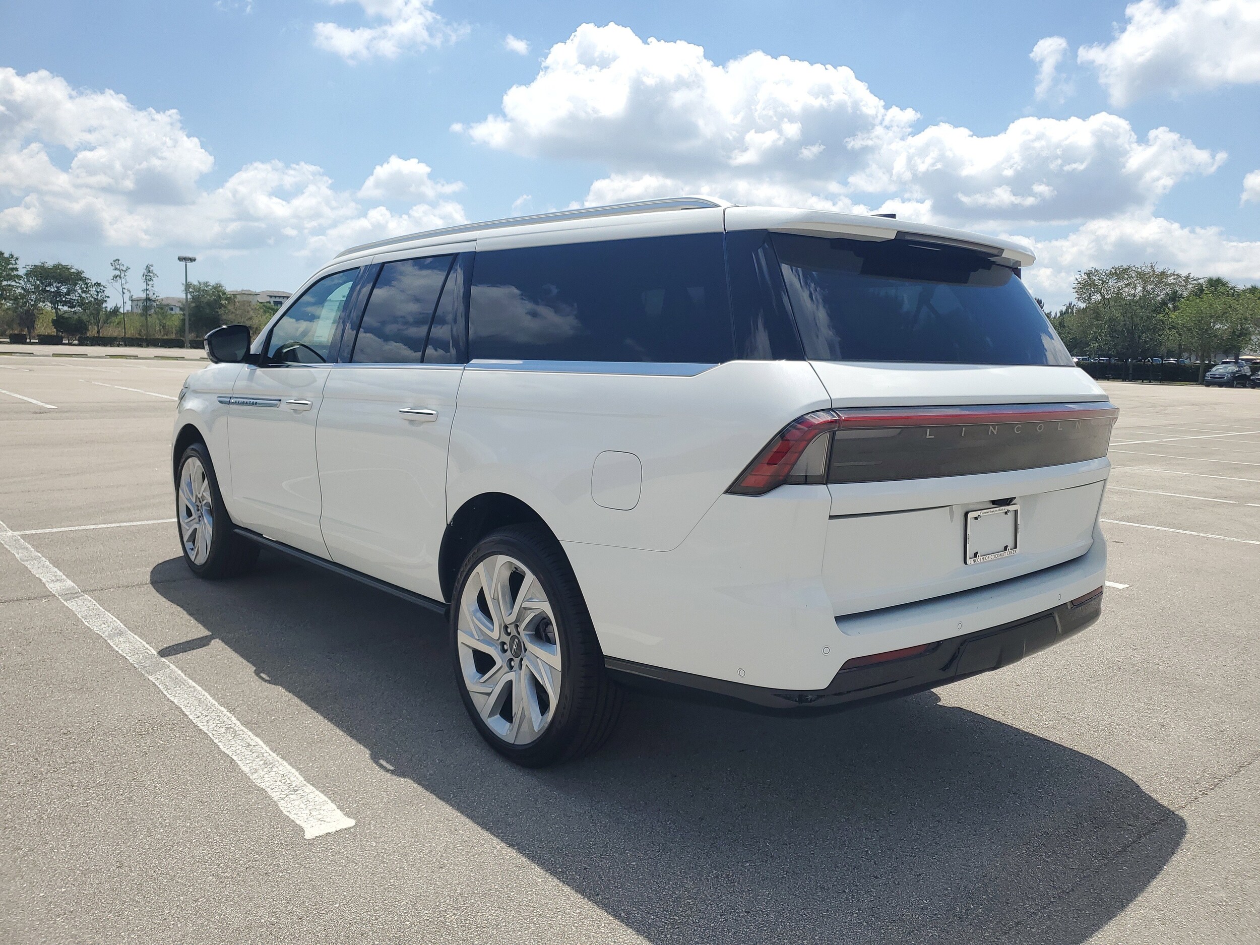2025 Lincoln Navigator L Reserve photo 2