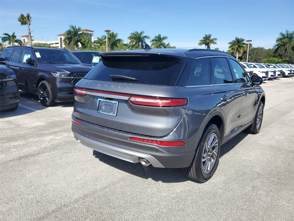 2026 Lincoln Corsair Premiere photo 4