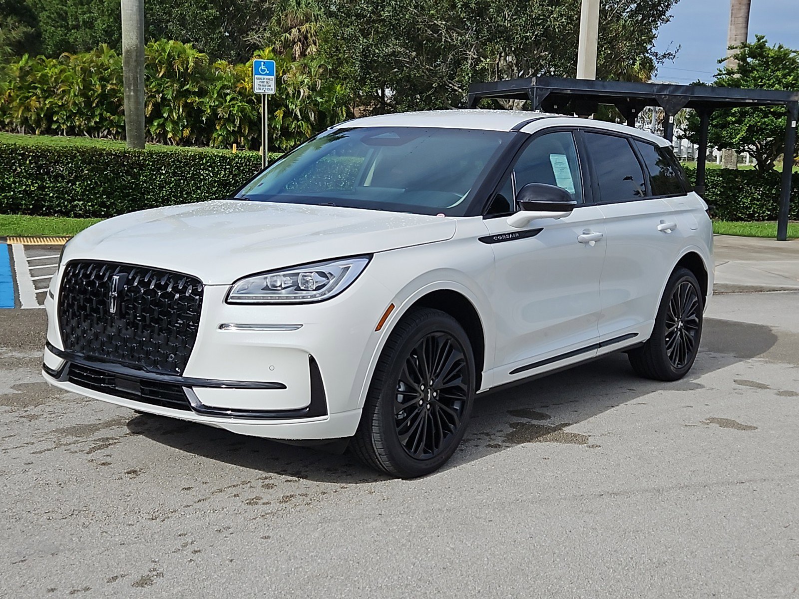 2025 Lincoln Corsair Reserve photo 3