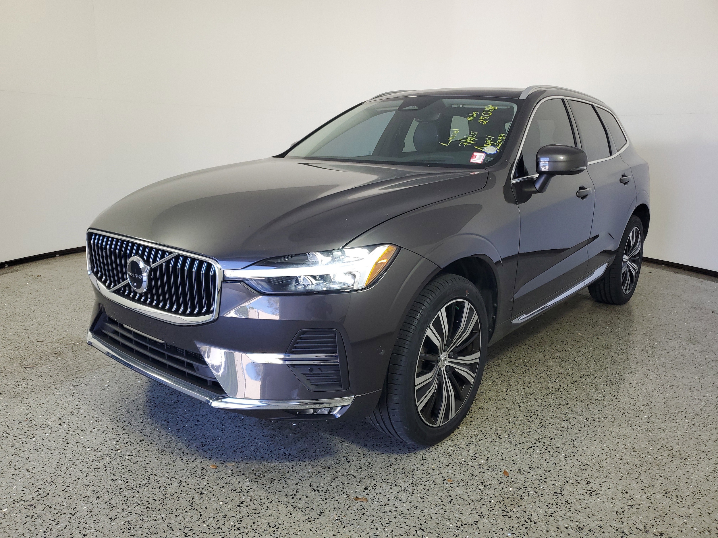 2022 Volvo XC60 B5 Inscription photo 2