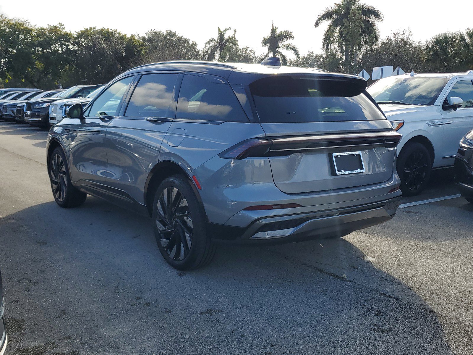 2025 Lincoln Nautilus Reserve photo 3