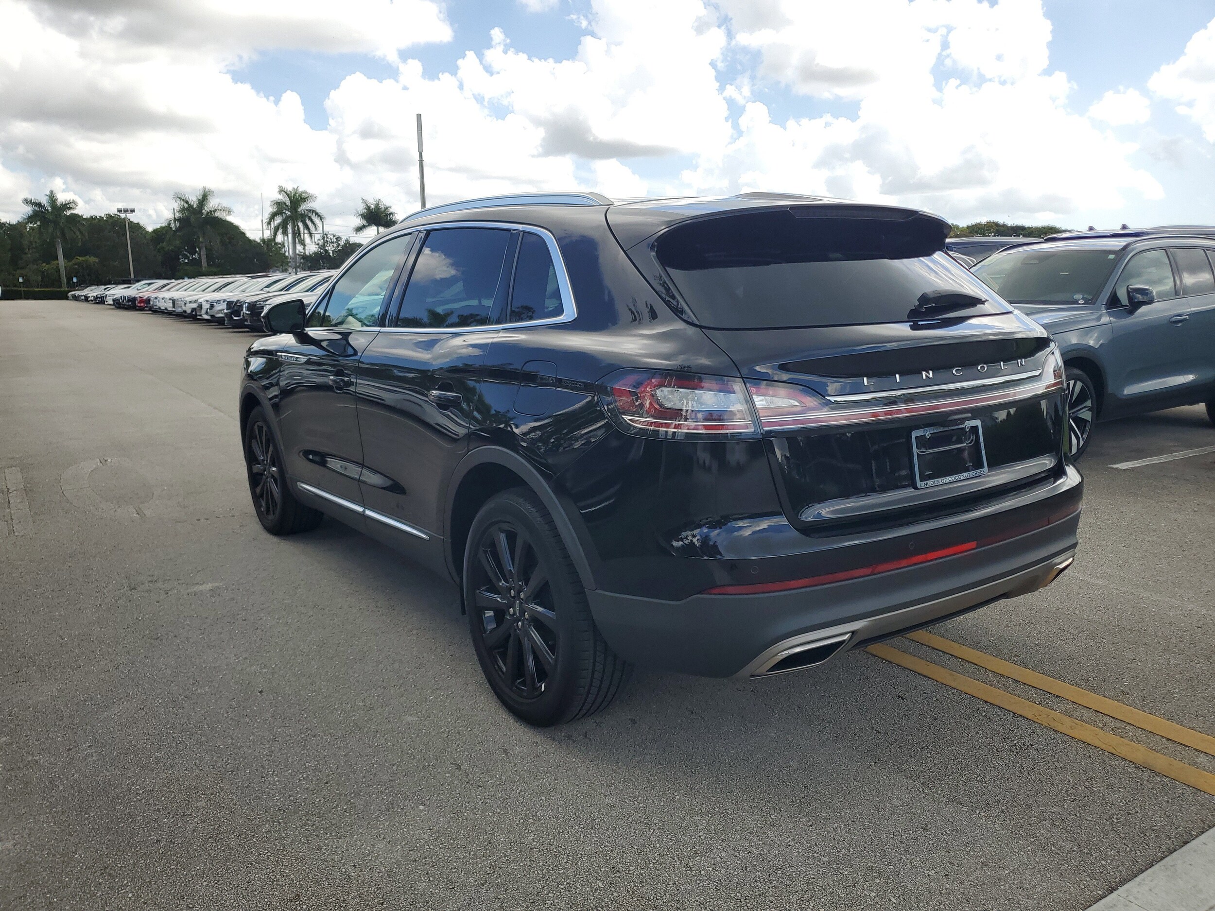 2023 Lincoln Nautilus Reserve photo 3