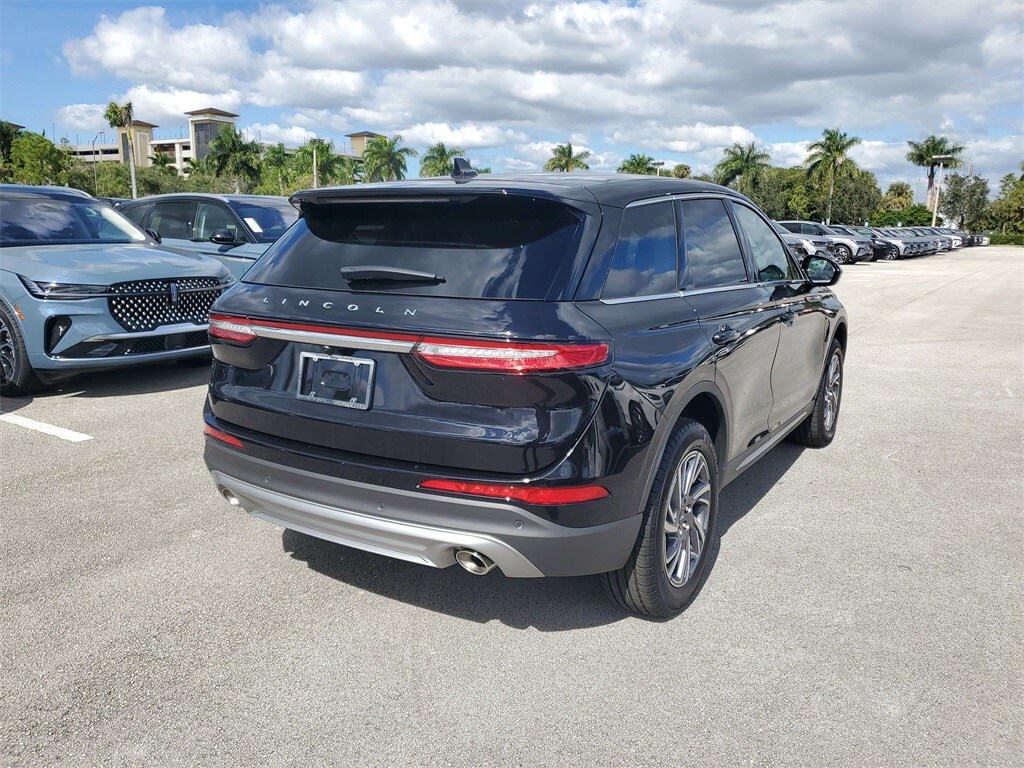 2025 Lincoln Corsair Premiere photo 4