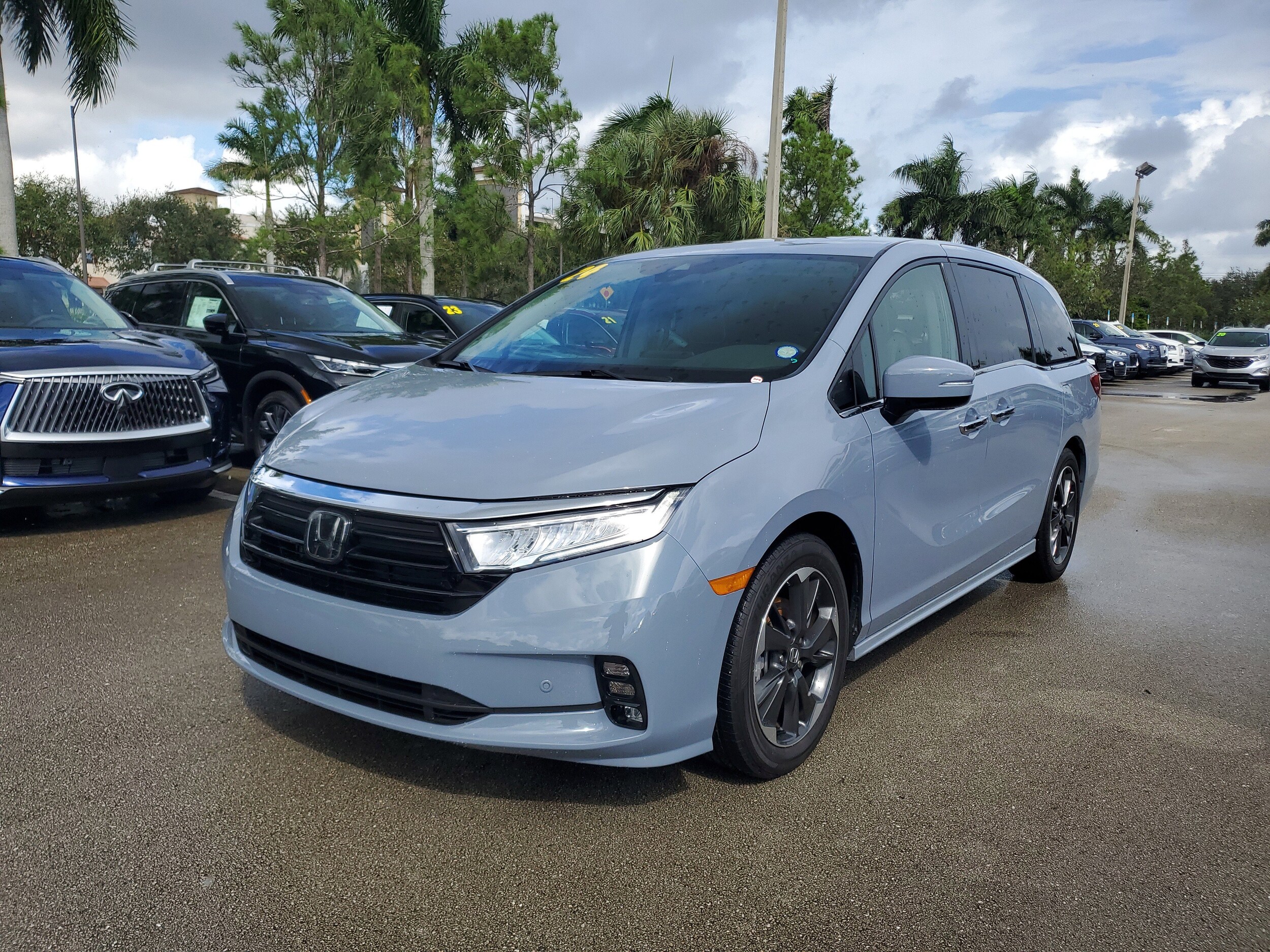 2024 Honda Odyssey Elite photo 2