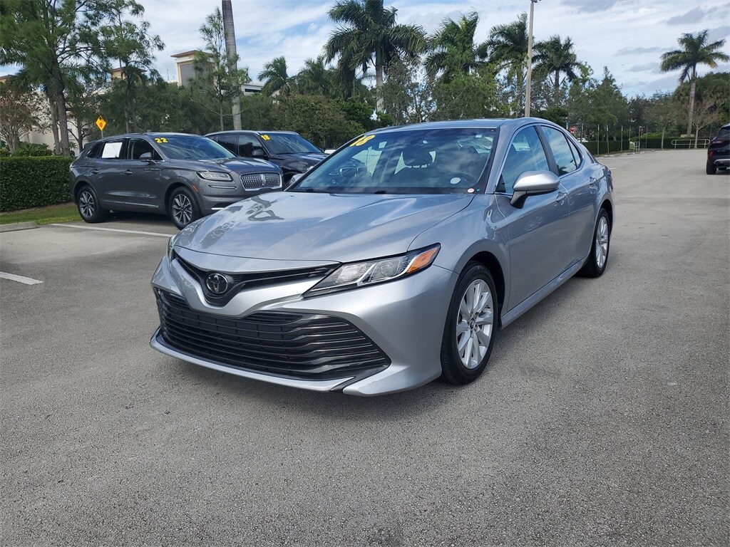 2018 Toyota Camry LE photo 2