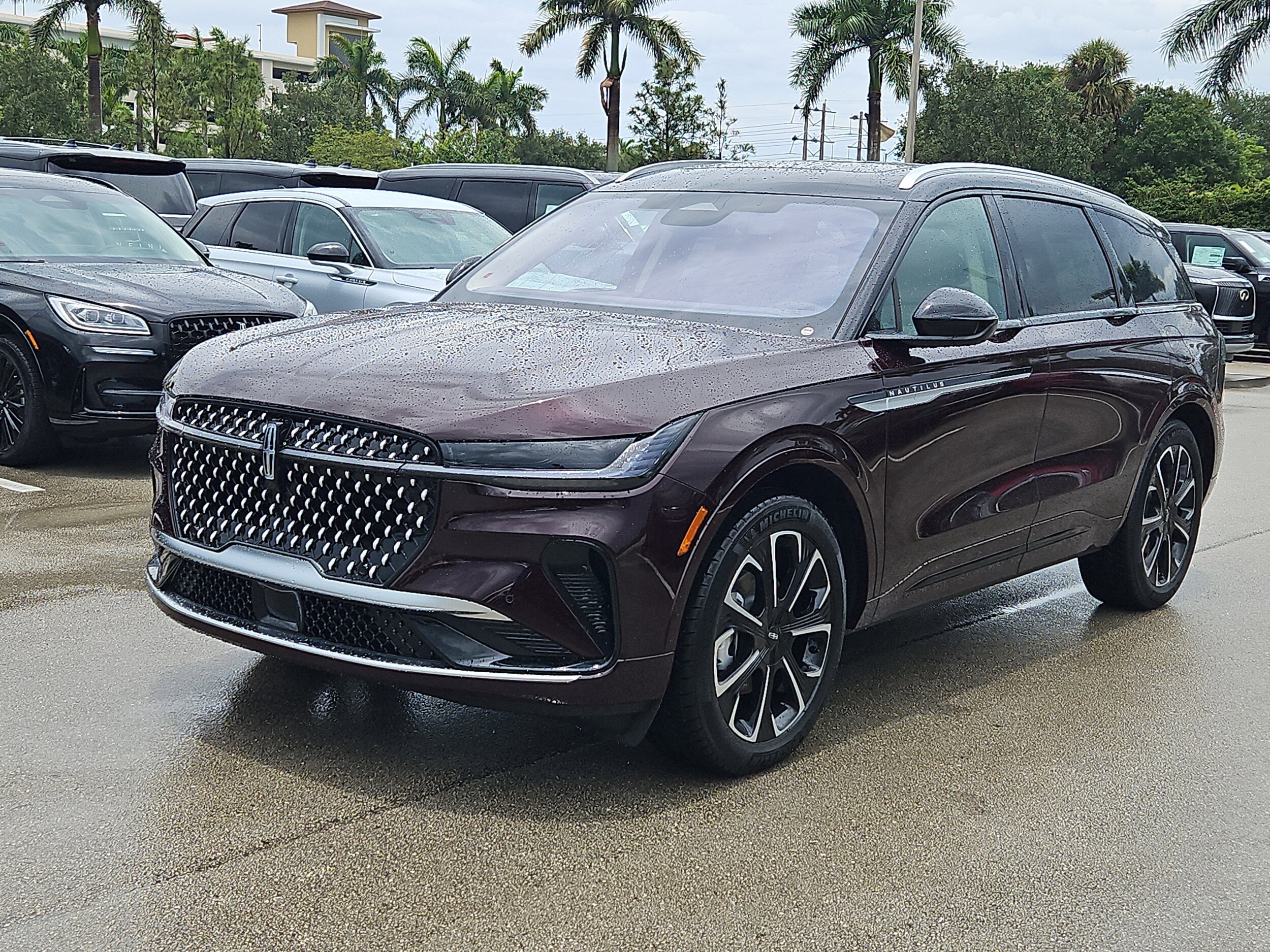 2025 Lincoln Nautilus Reserve photo 3