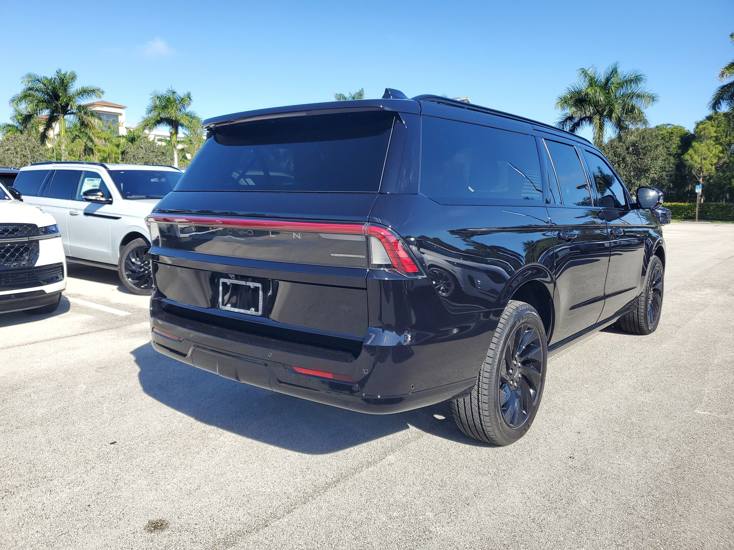2025 Lincoln Navigator L Reserve photo 3