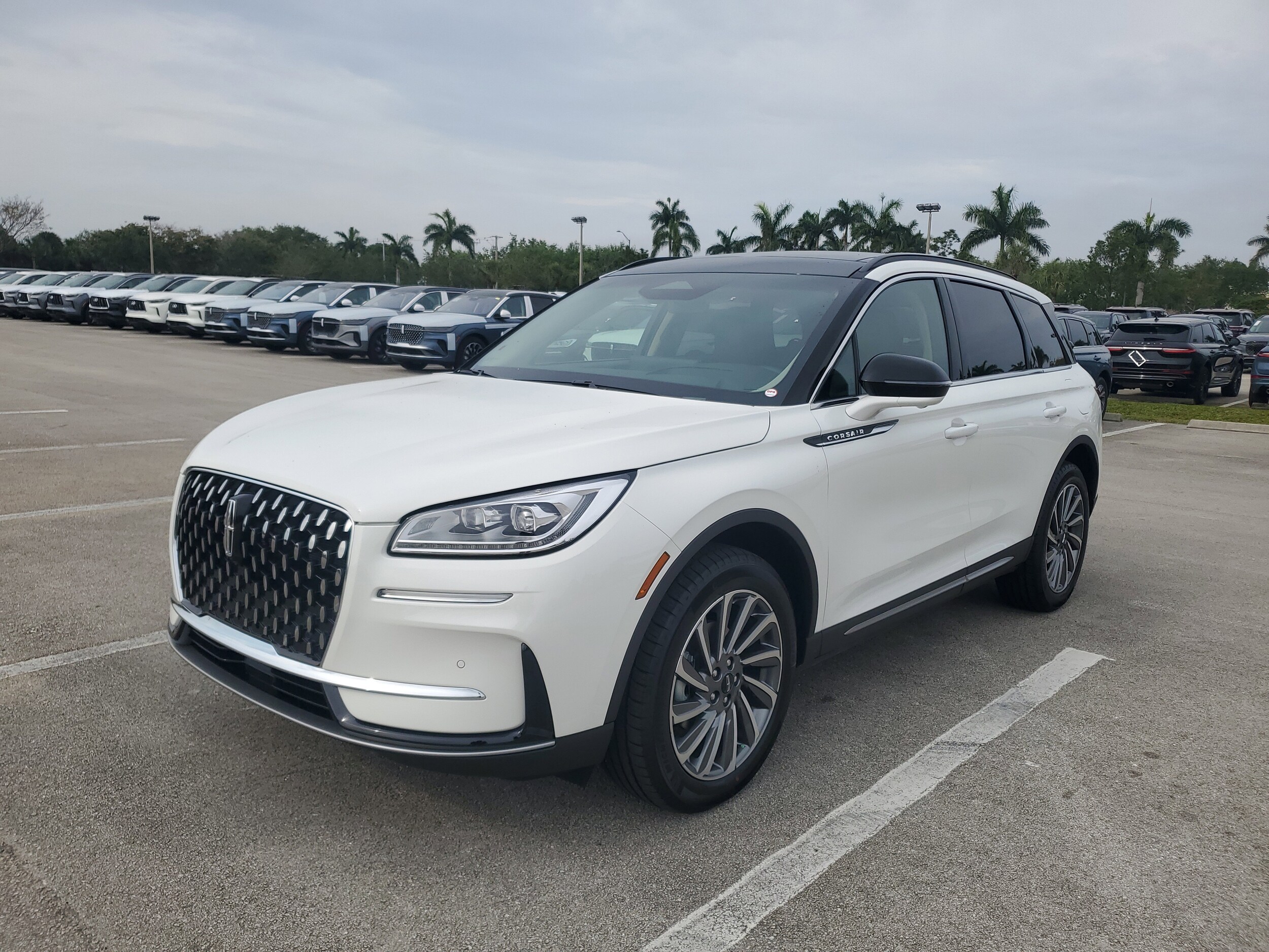 2025 Lincoln Corsair Reserve photo 2