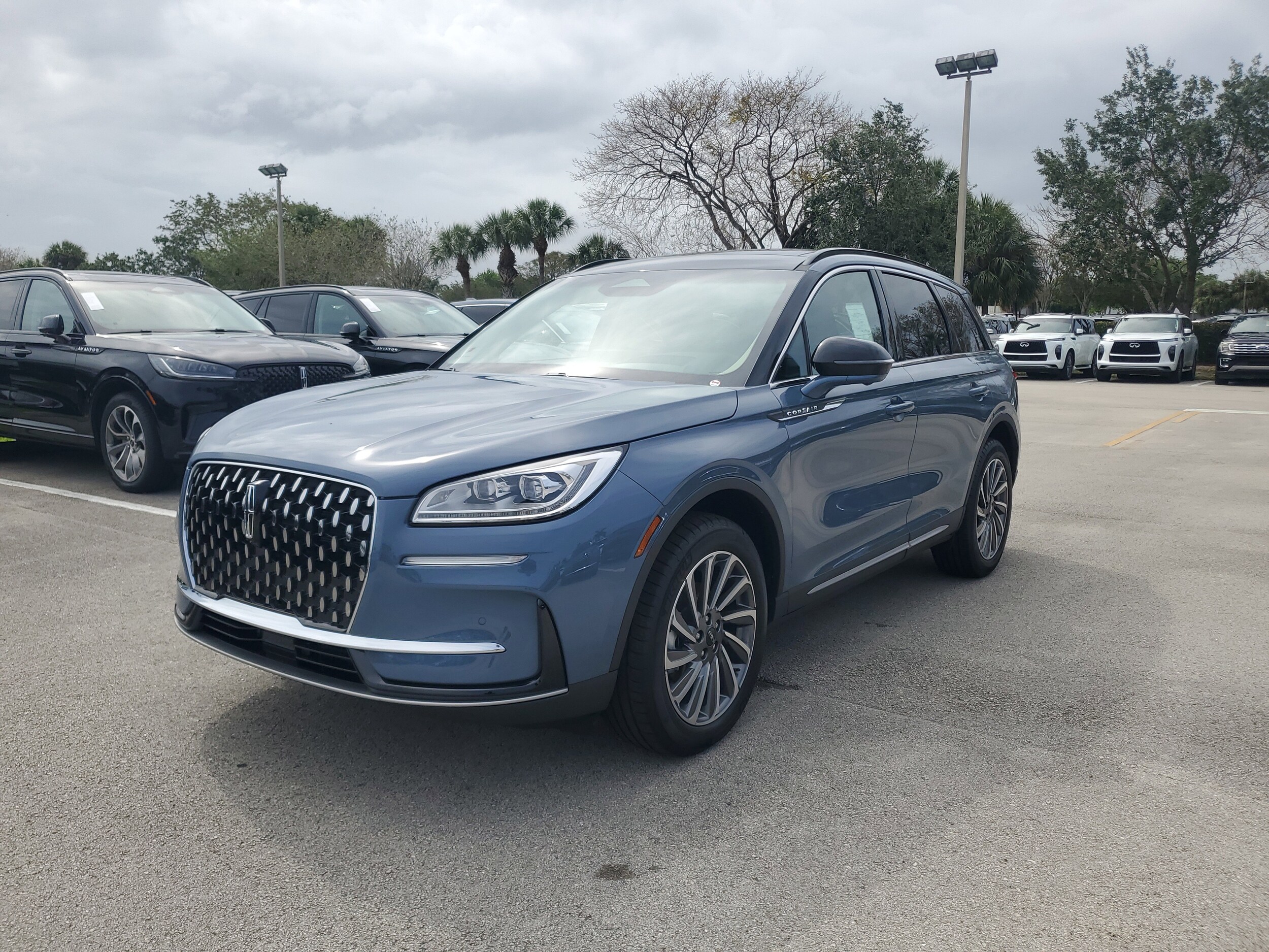 2025 Lincoln Corsair Reserve photo 2