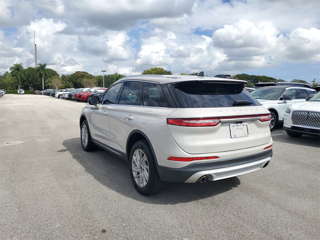2022 Lincoln Corsair Standard photo 3