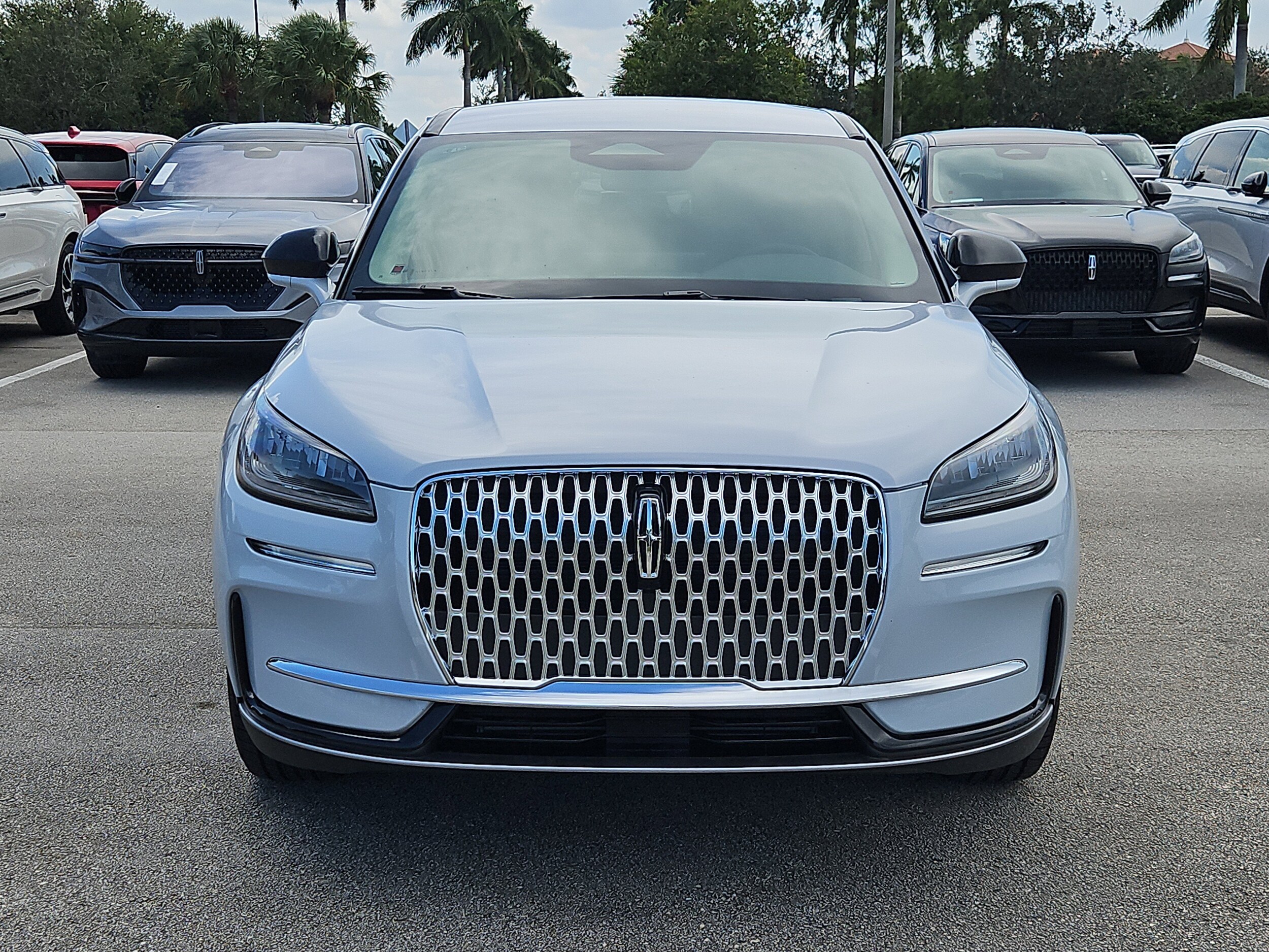 2025 Lincoln Corsair Premiere photo 2