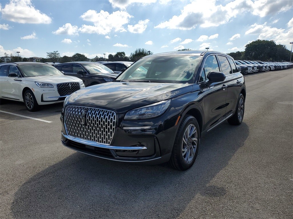 2025 Lincoln Corsair Premiere photo 2