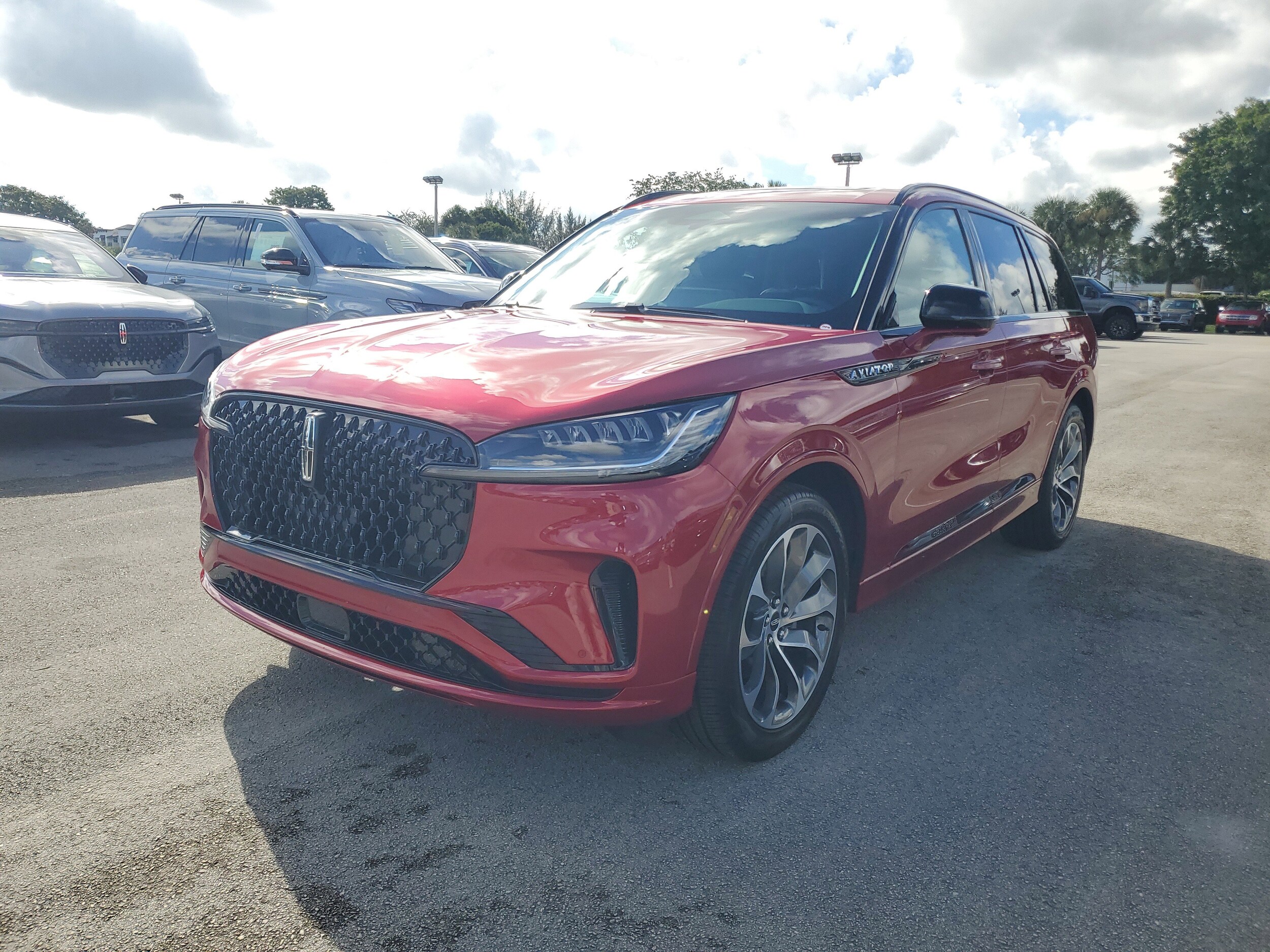 2025 Lincoln Aviator Premiere photo 2