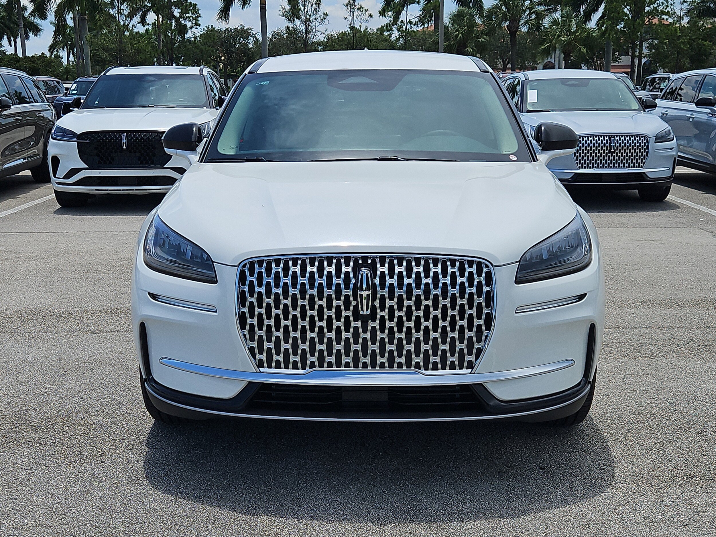 2025 Lincoln Corsair Premiere photo 2