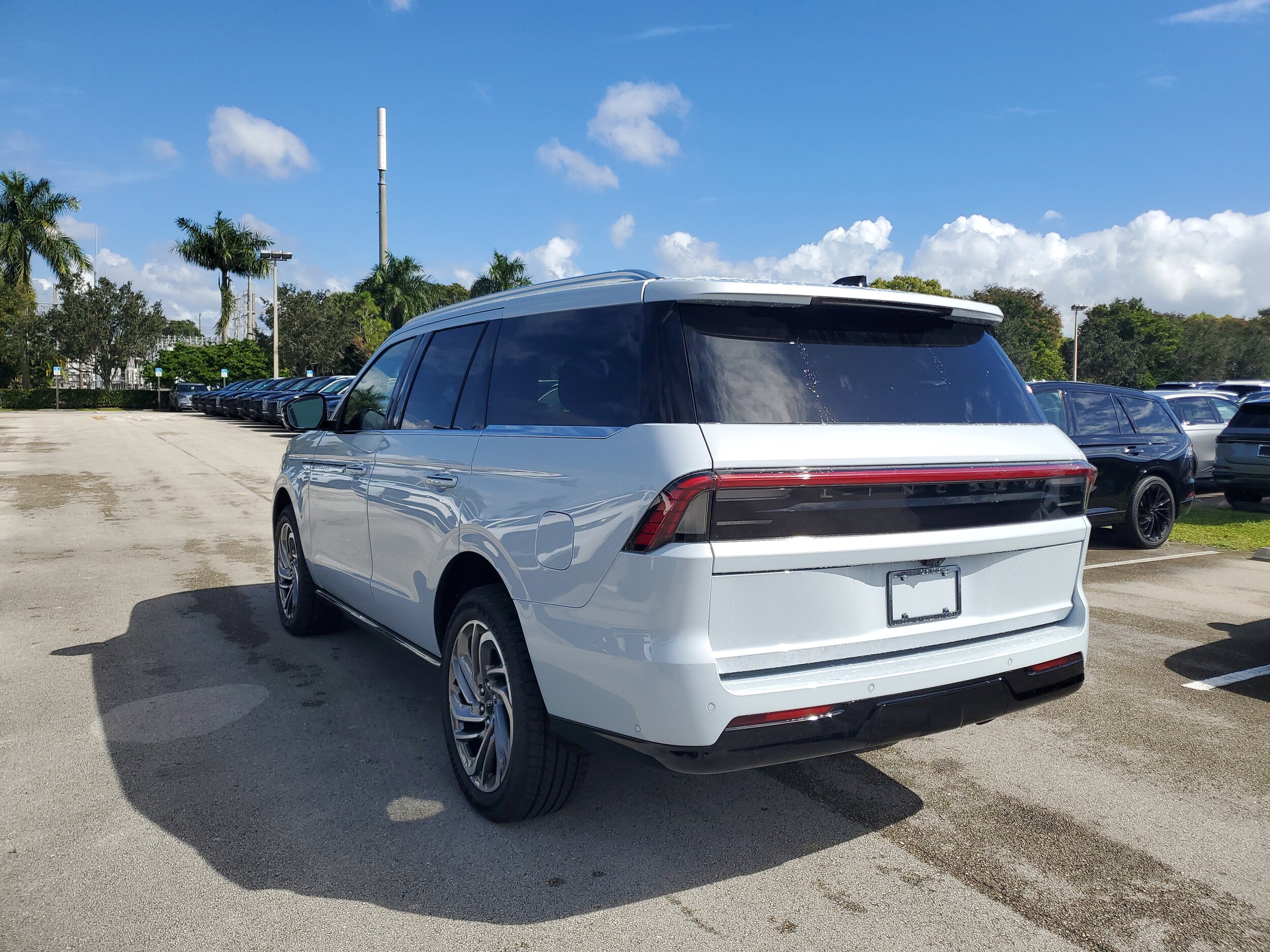2025 Lincoln Navigator Reserve photo 3