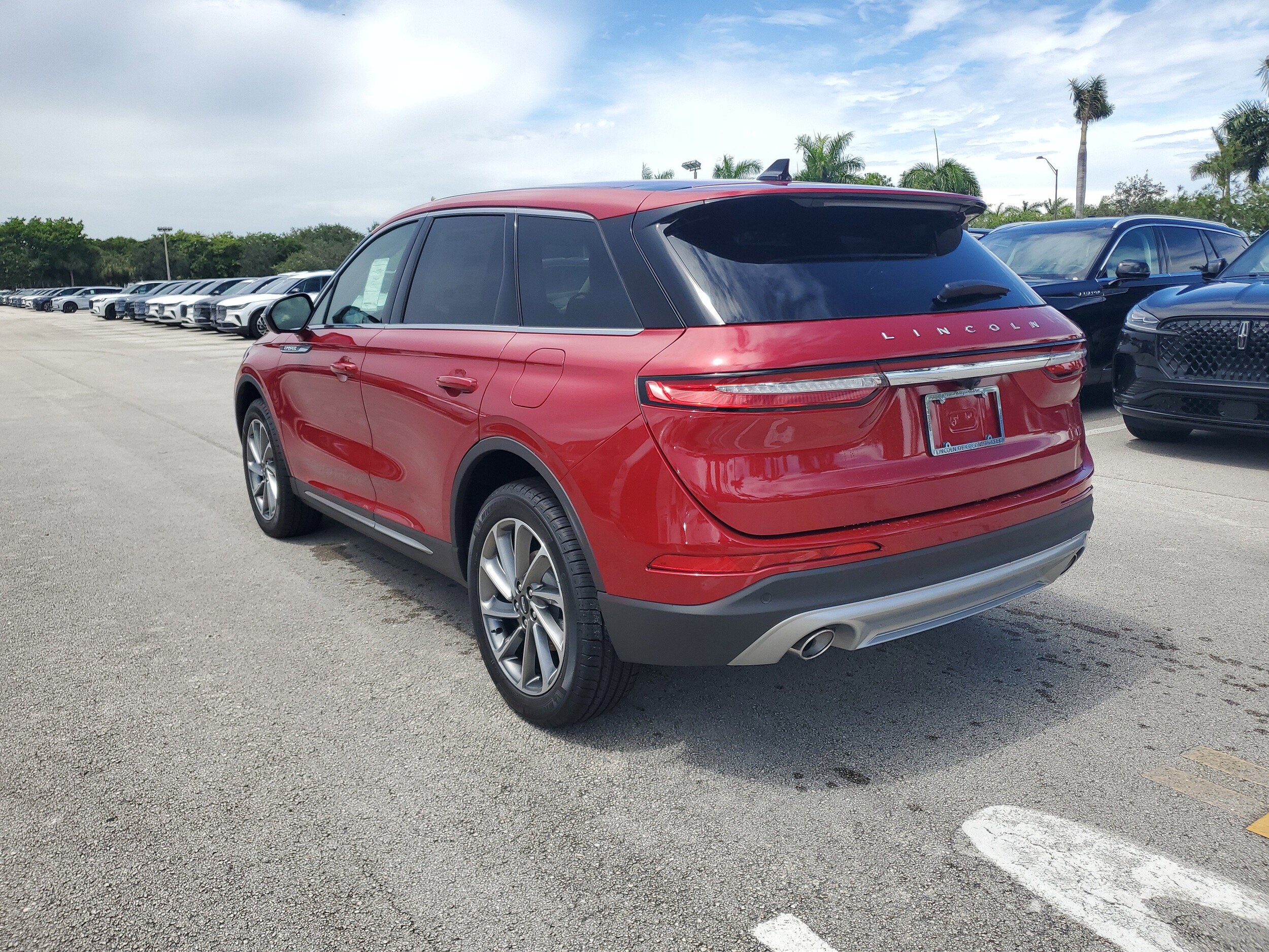 2025 Lincoln Corsair Premiere photo 2