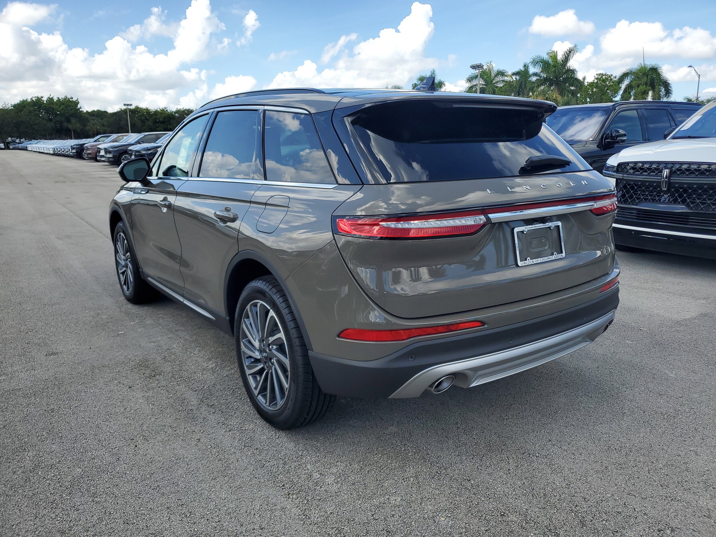 2025 Lincoln Corsair Reserve photo 3