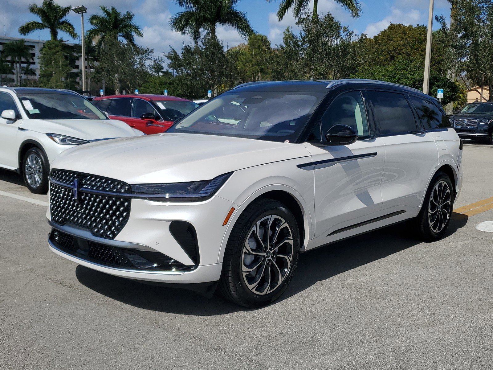 2025 Lincoln Nautilus Reserve photo 2