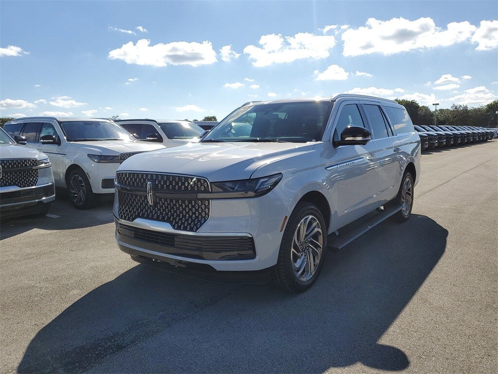 2025 Lincoln Navigator L Reserve photo 2
