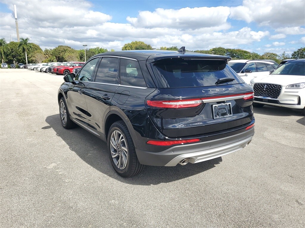 2025 Lincoln Corsair Premiere photo 3