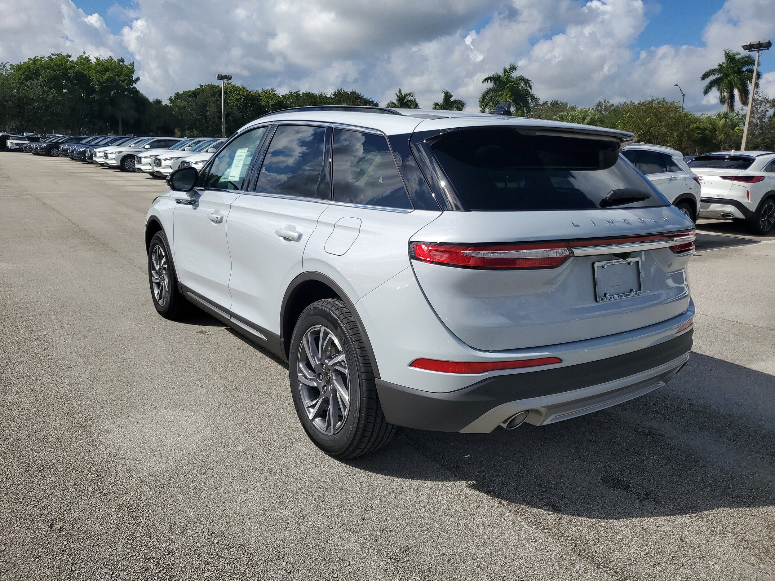 2026 Lincoln Corsair Premiere photo 3