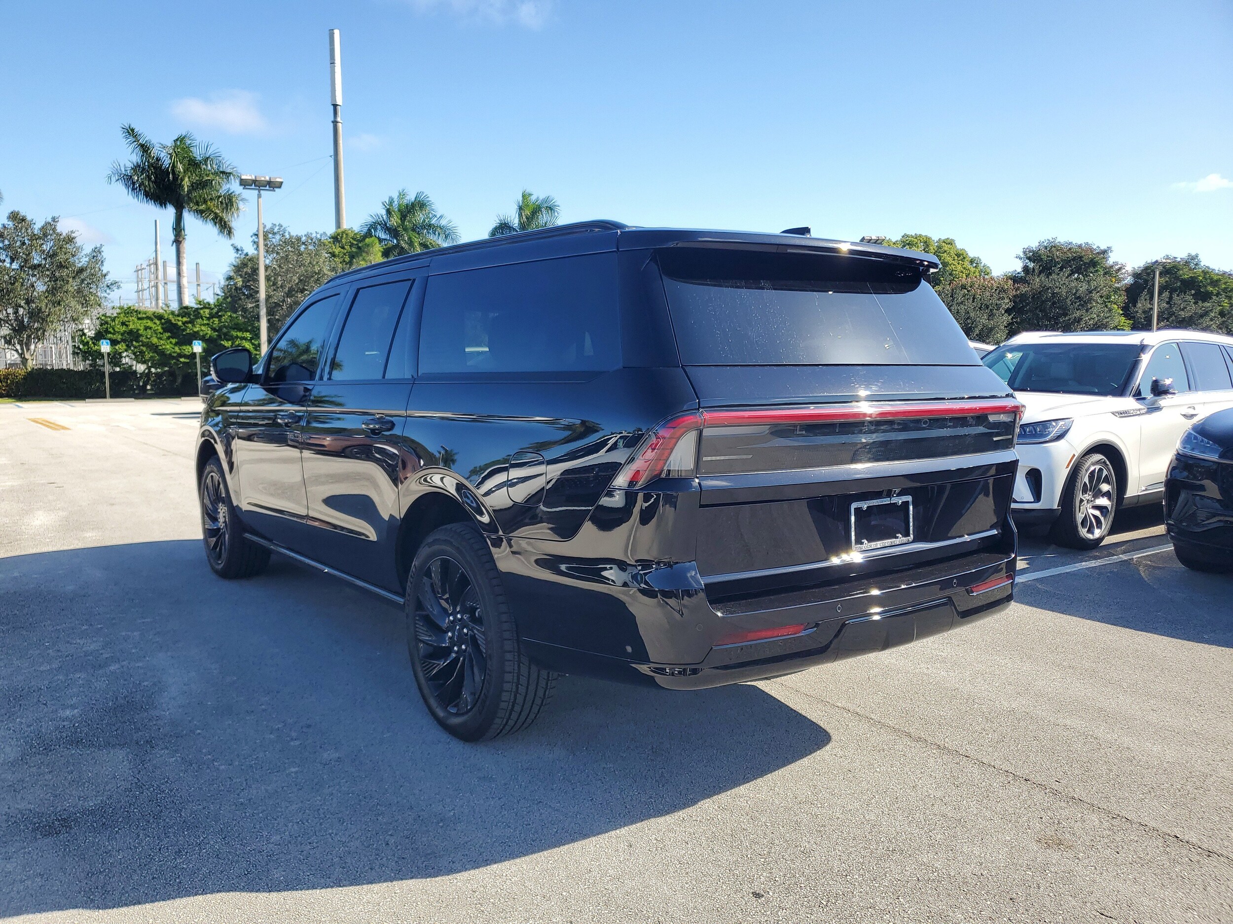2025 Lincoln Navigator L Reserve photo 2