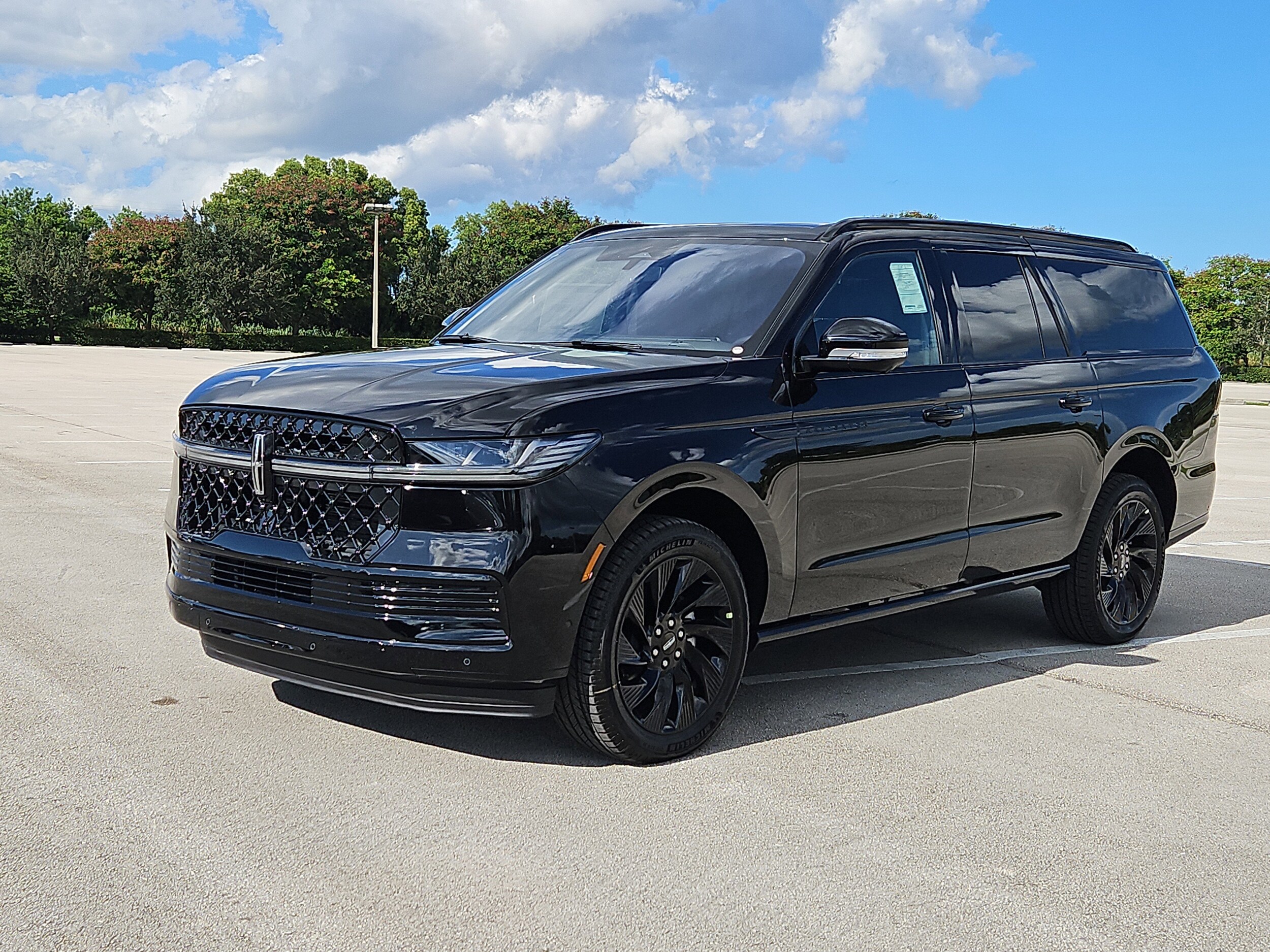 2025 Lincoln Navigator L Reserve photo 3