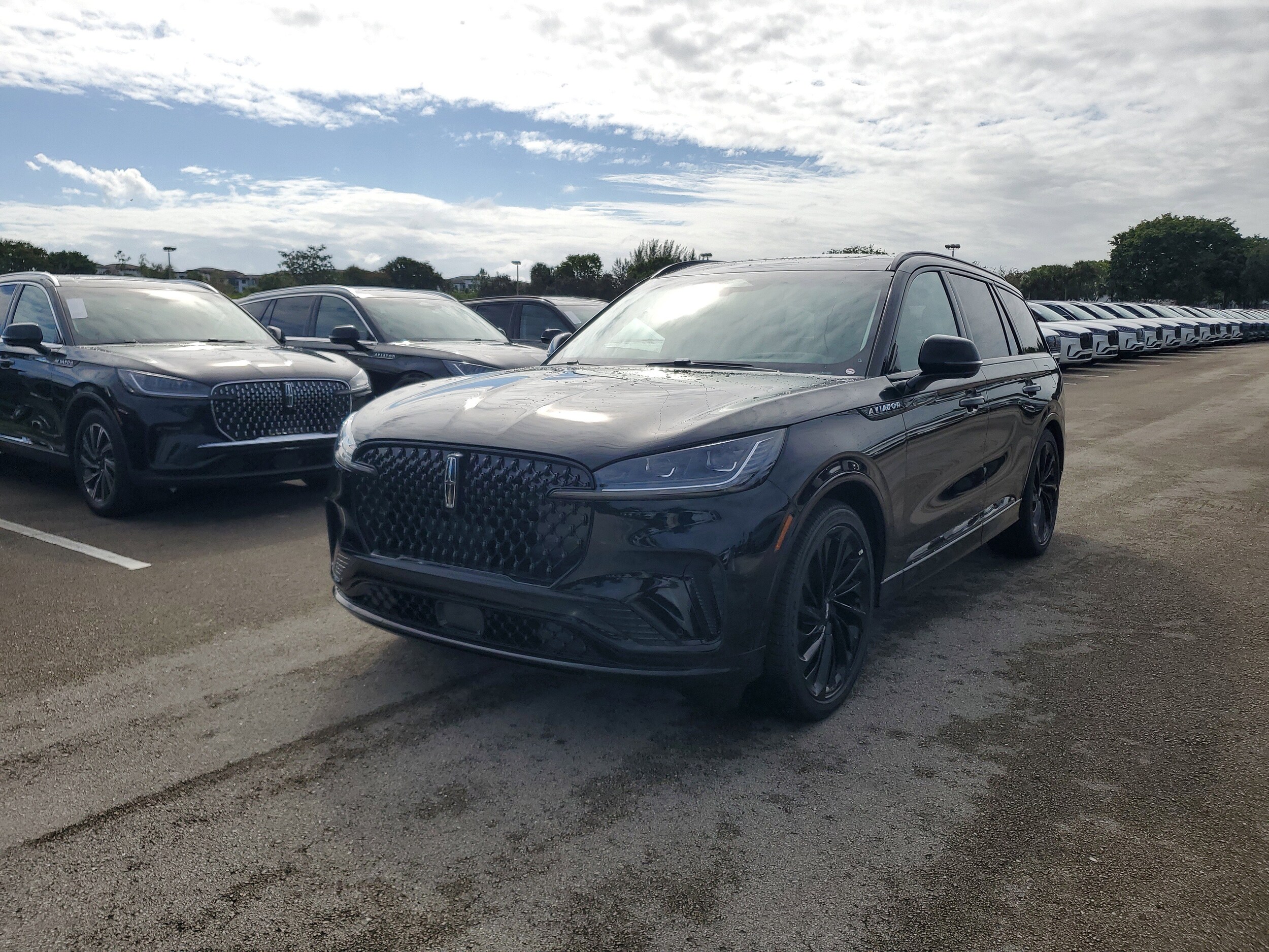 2025 Lincoln Aviator Reserve photo 2