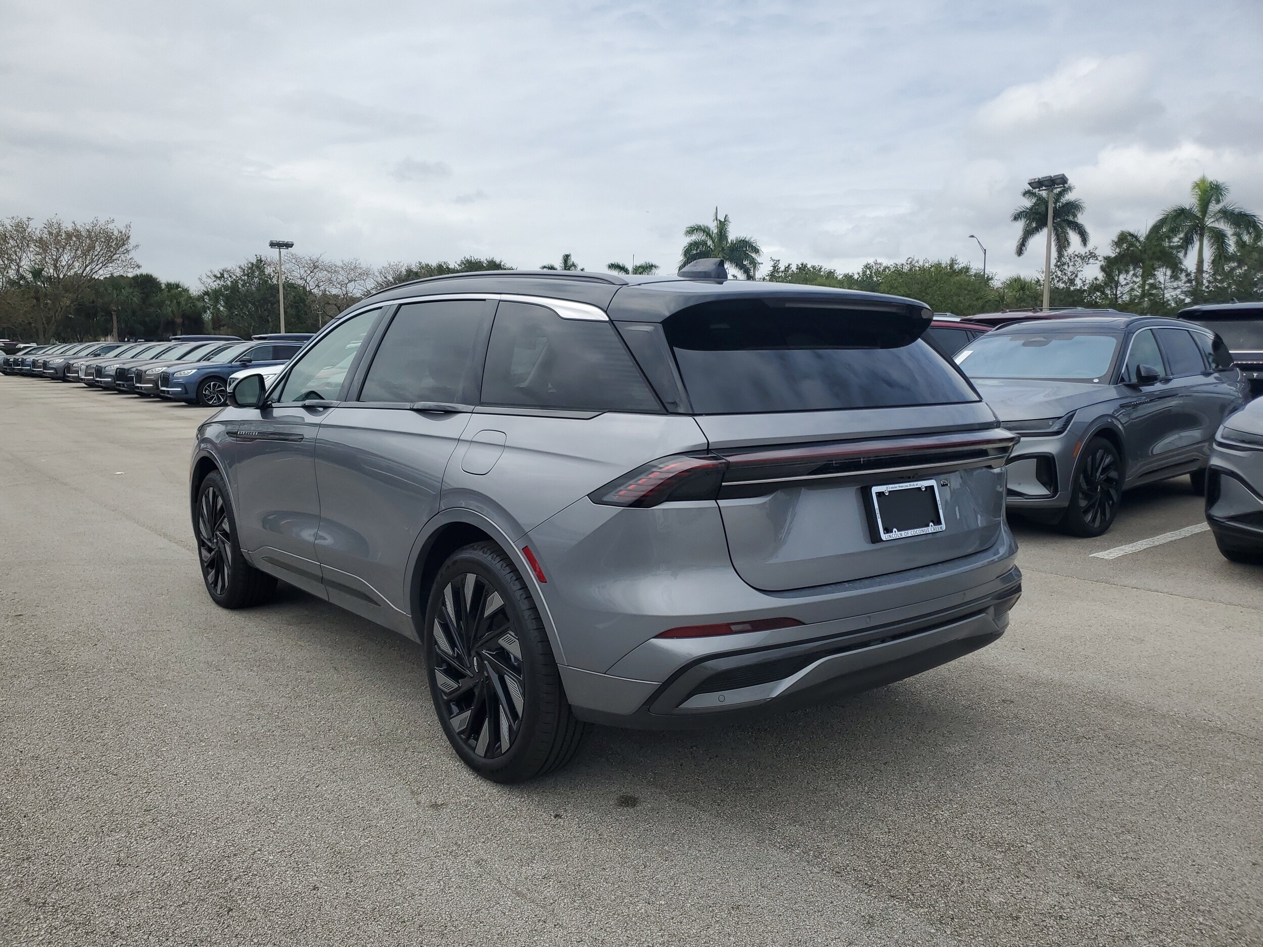 2025 Lincoln Nautilus Black Label photo 2