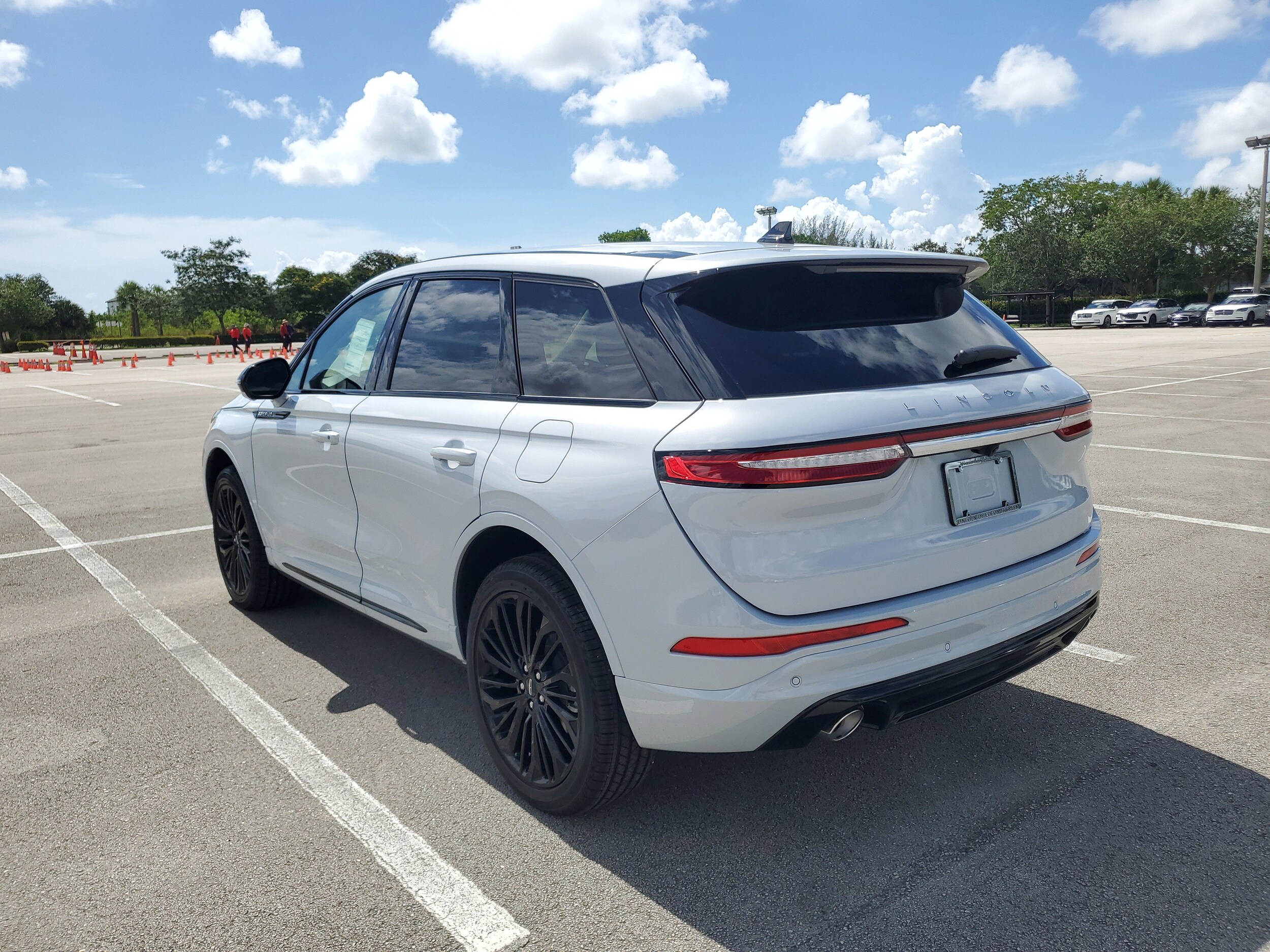 2025 Lincoln Corsair Premiere photo 2