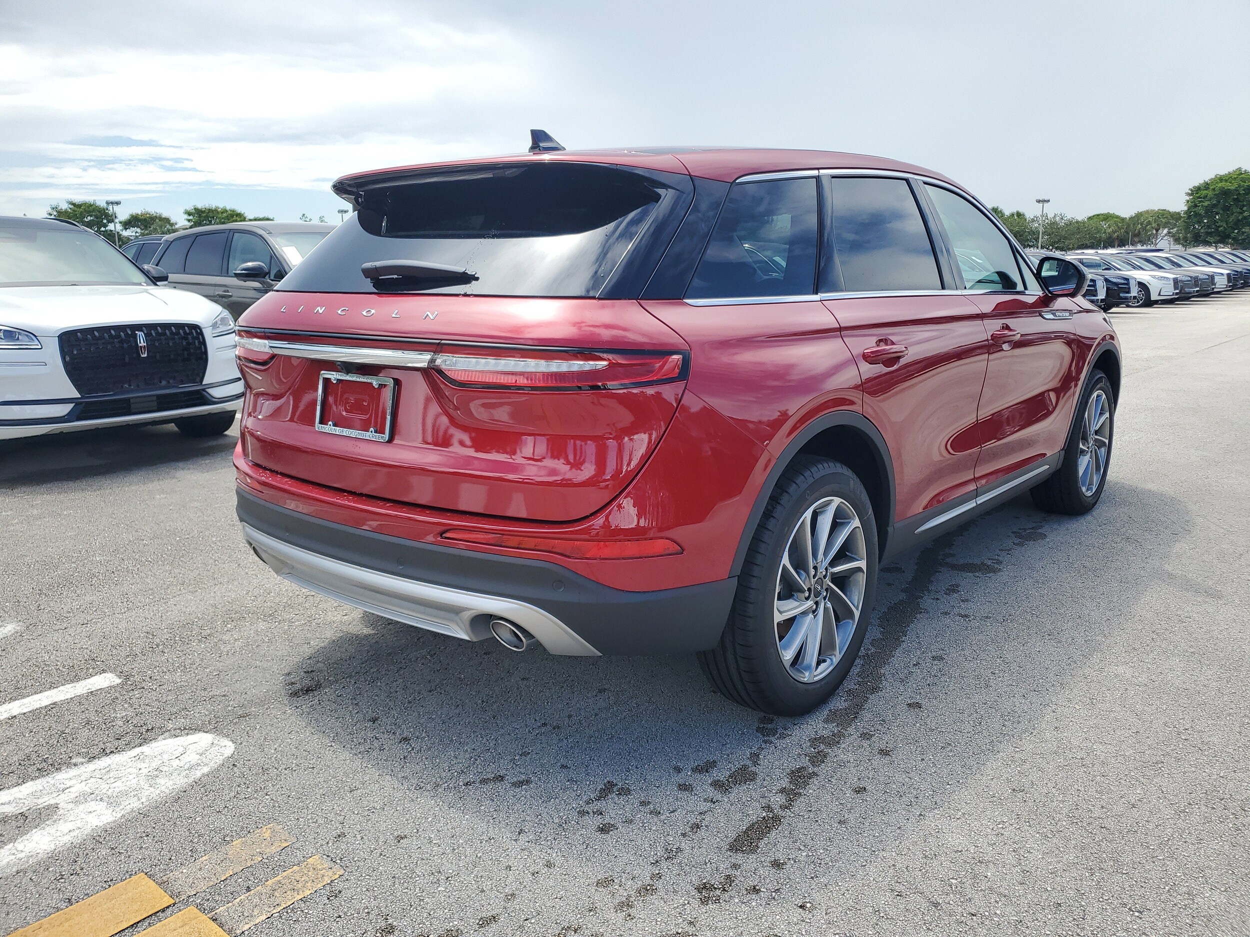 2025 Lincoln Corsair Premiere photo 3