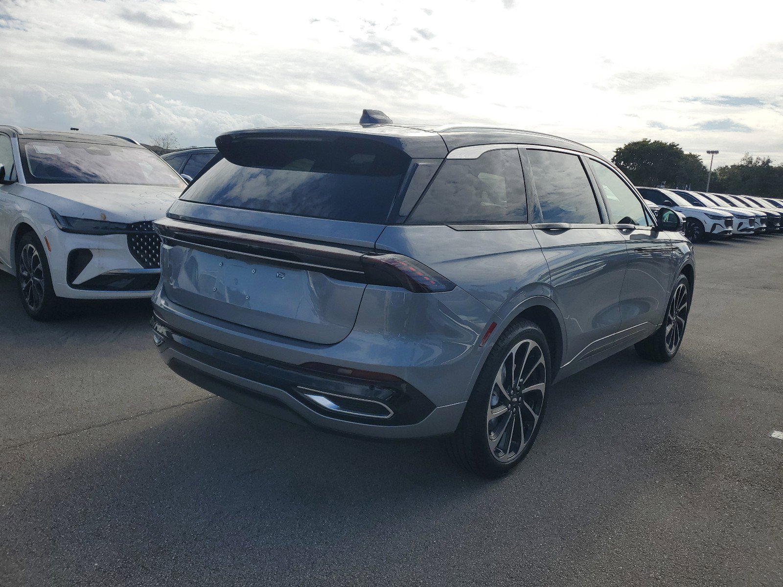 2025 Lincoln Nautilus Black Label photo 3