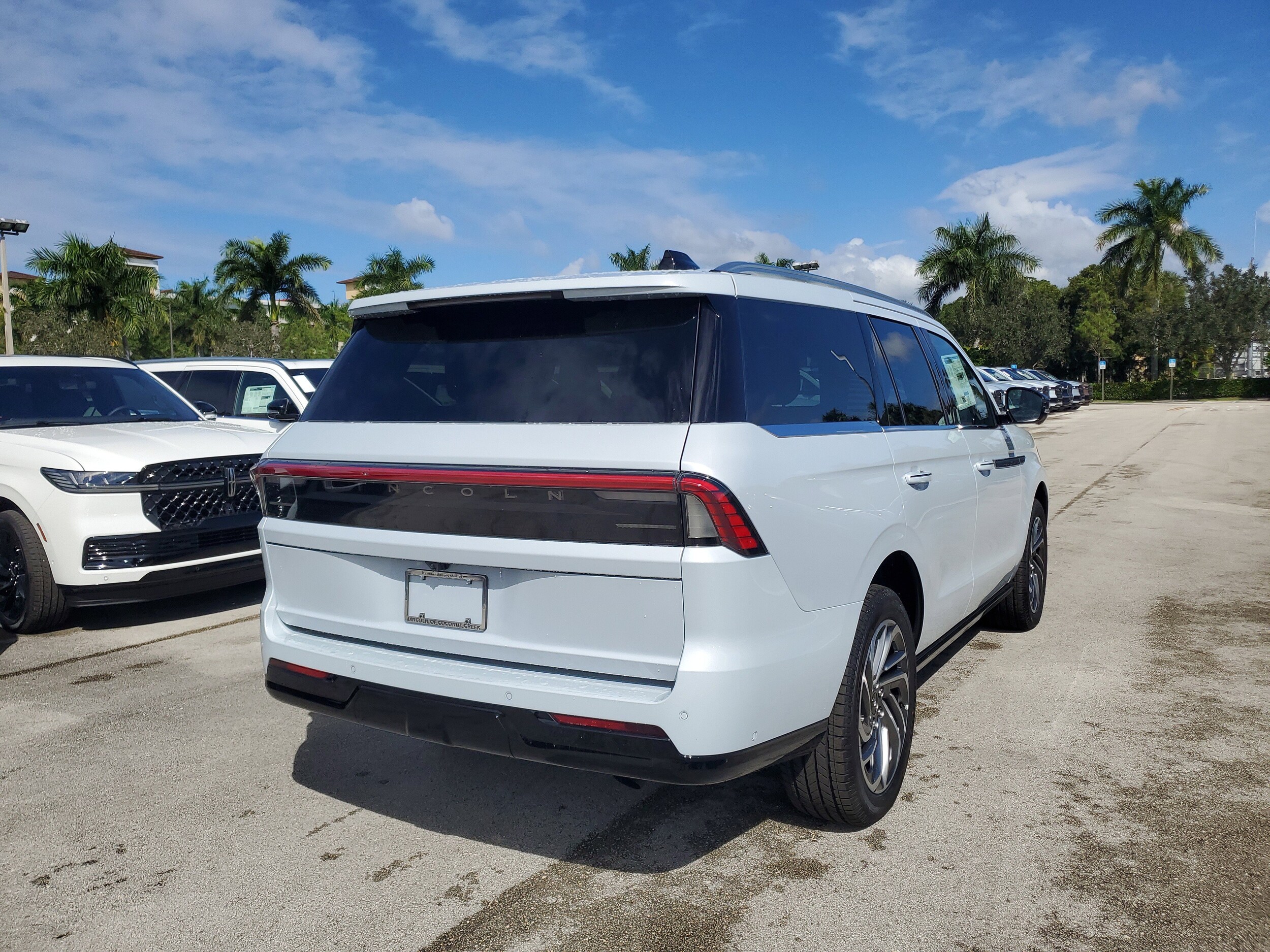 2025 Lincoln Navigator Reserve photo 4