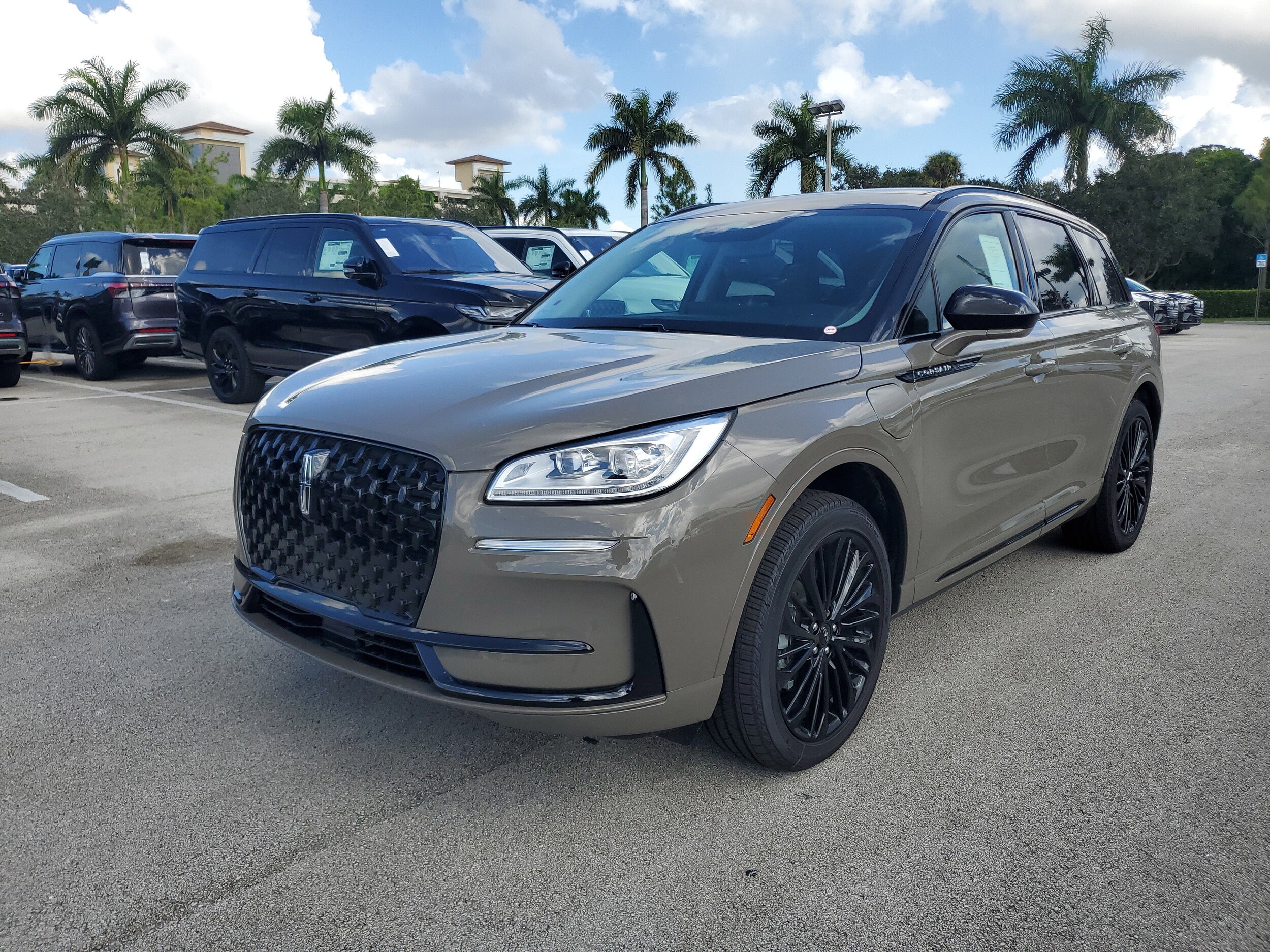 2025 Lincoln Corsair Grand Touring photo 2