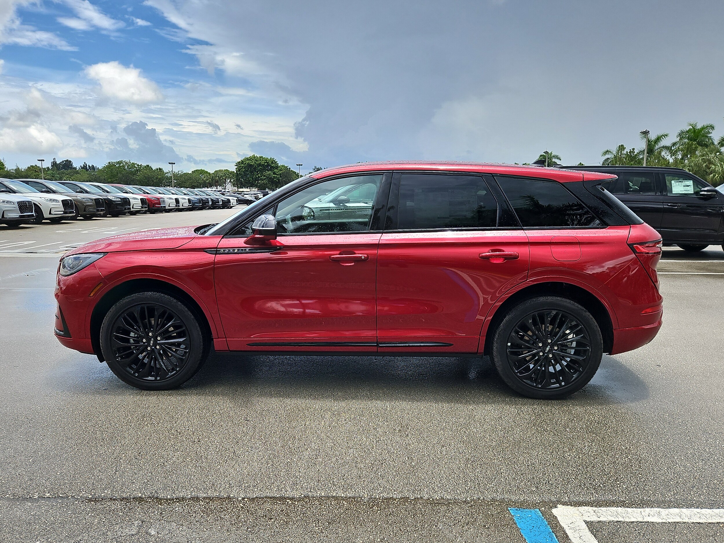 2025 Lincoln Corsair Premiere photo 3