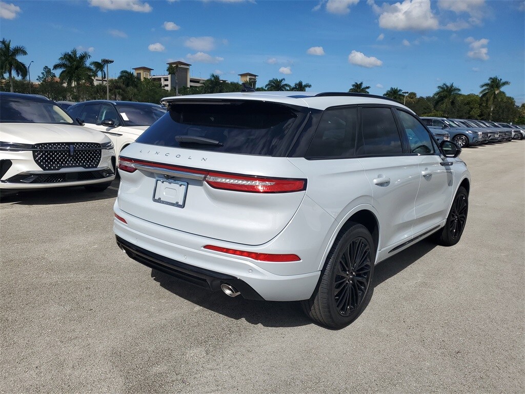 2026 Lincoln Corsair Premiere photo 4