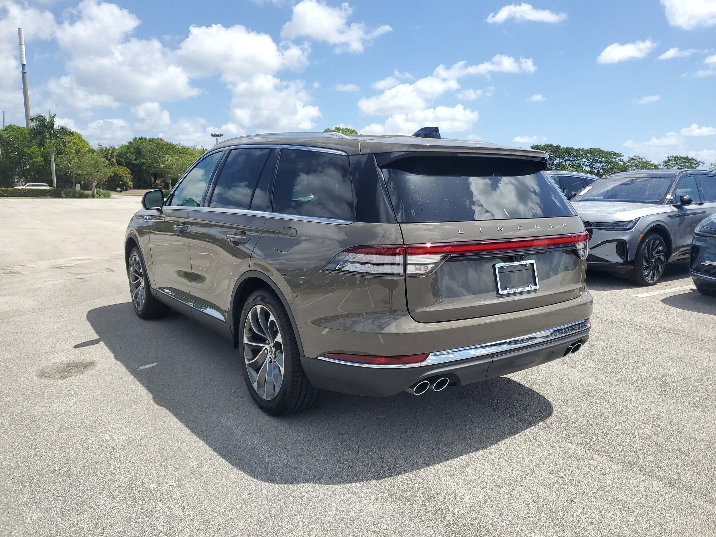 2025 Lincoln Aviator Reserve photo 3