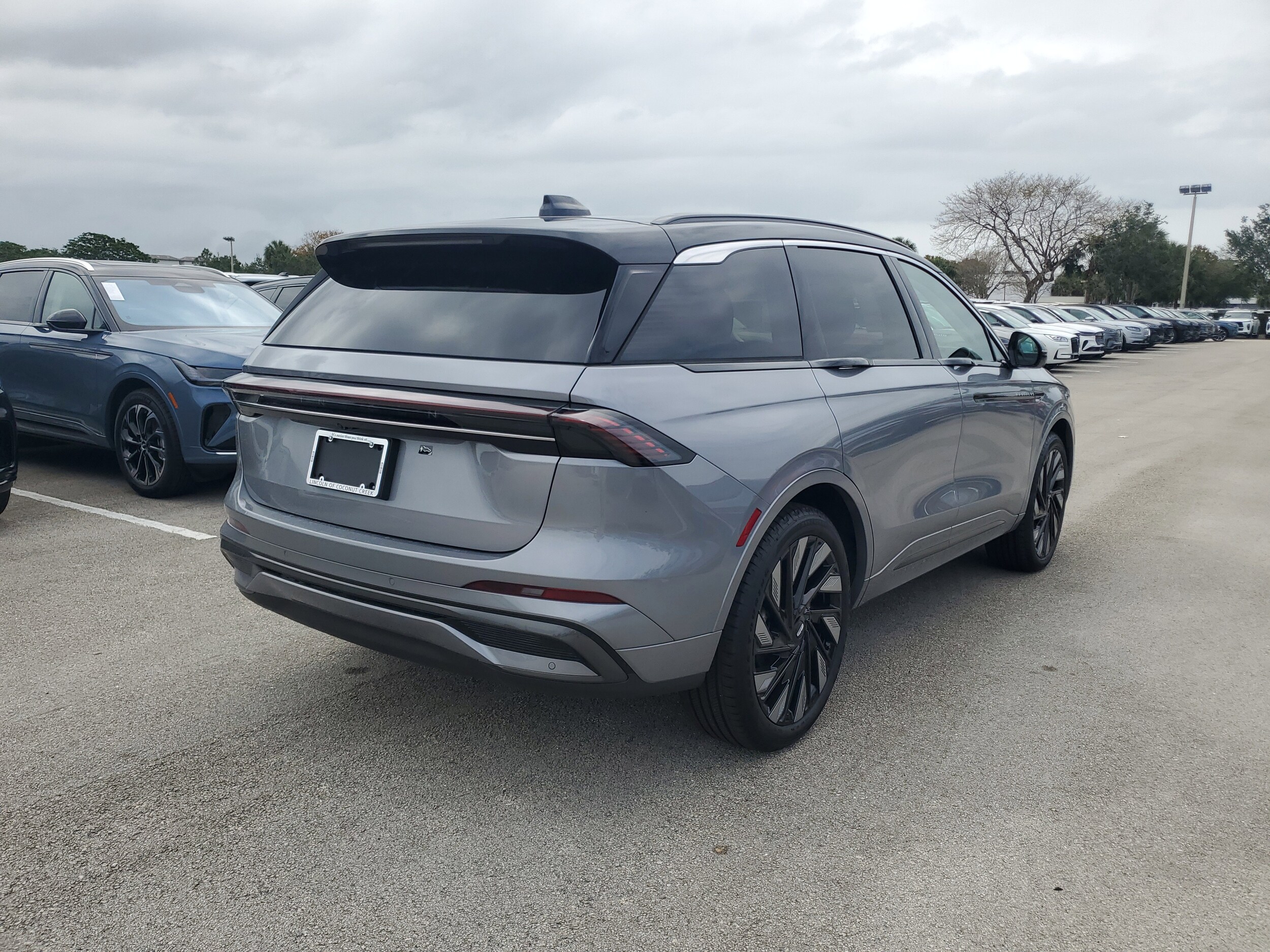 2025 Lincoln Nautilus Black Label photo 3