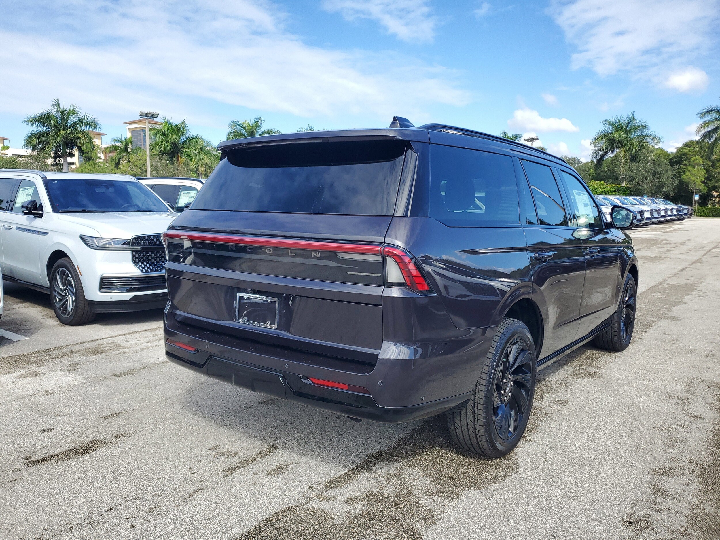 2025 Lincoln Navigator Reserve photo 2