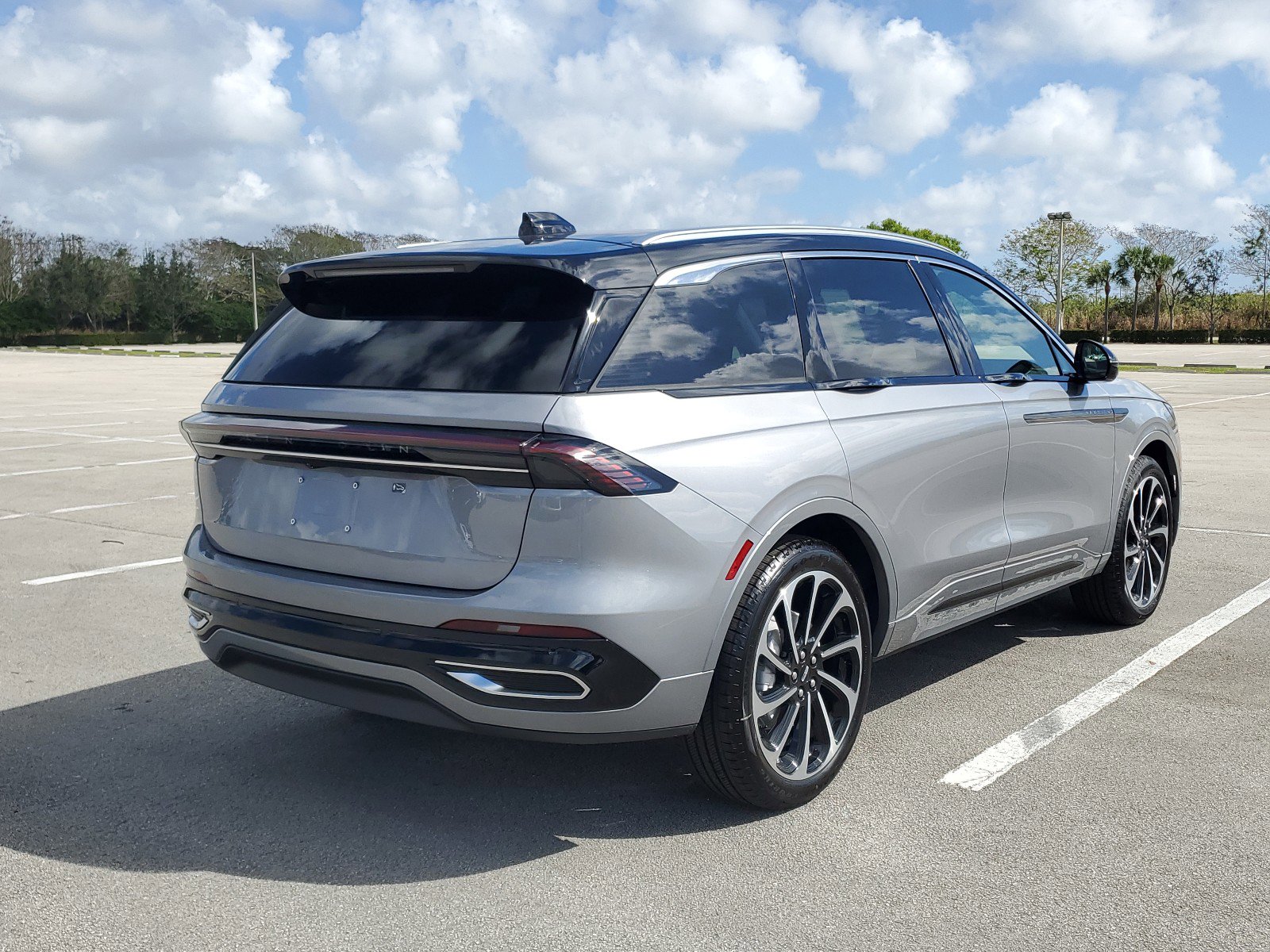 2025 Lincoln Nautilus Black Label photo 2