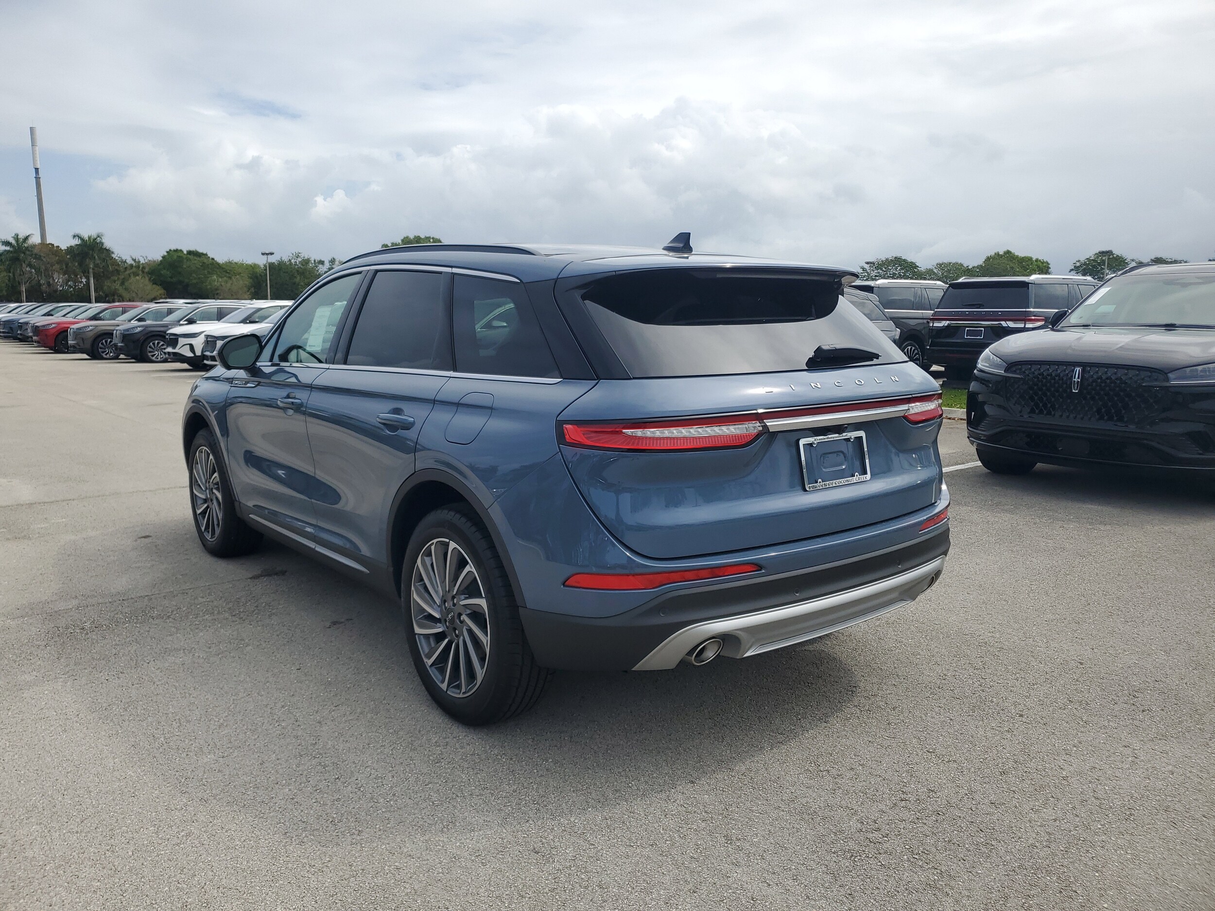 2025 Lincoln Corsair Reserve photo 3