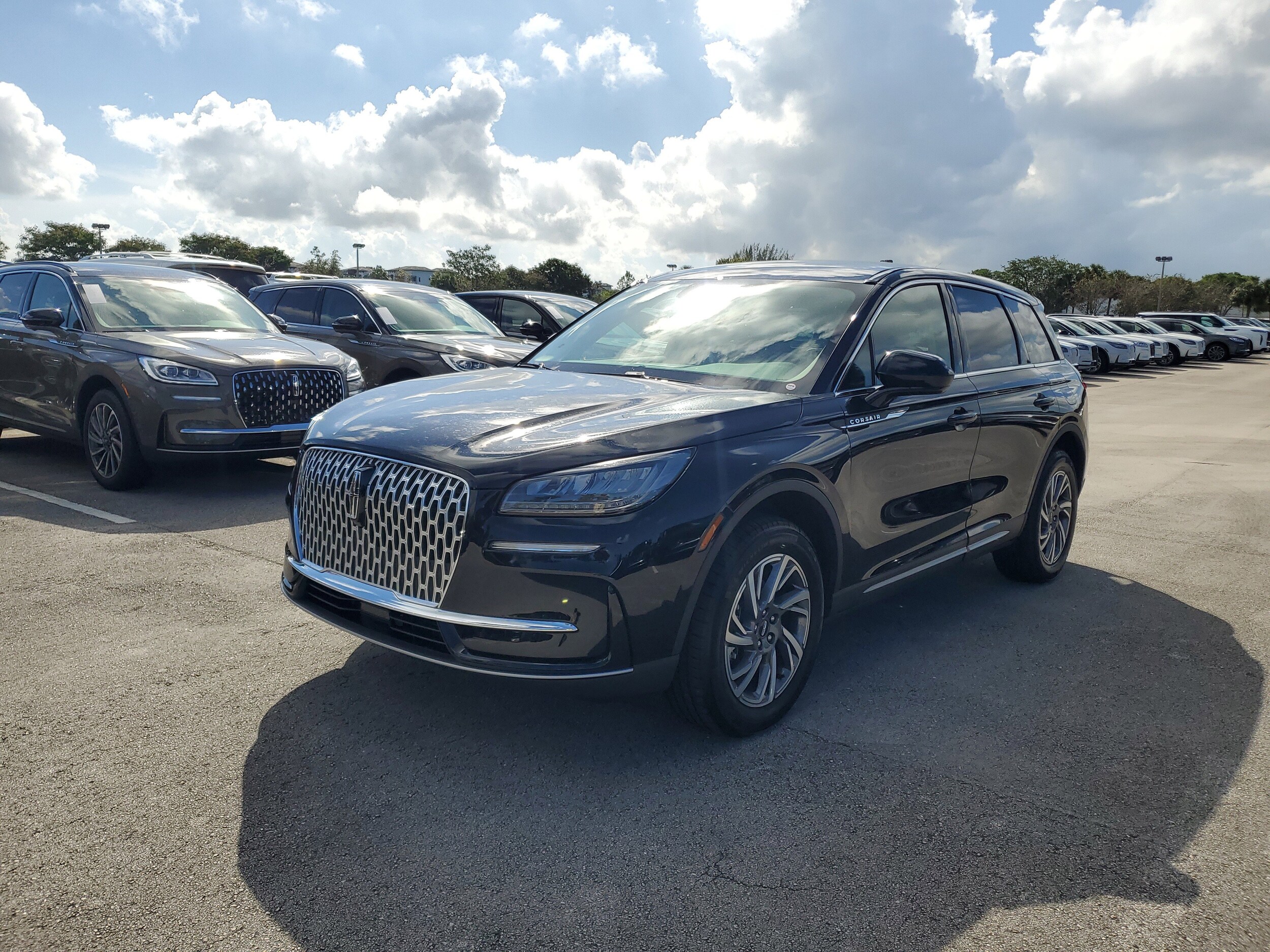 2025 Lincoln Corsair Premiere photo 2