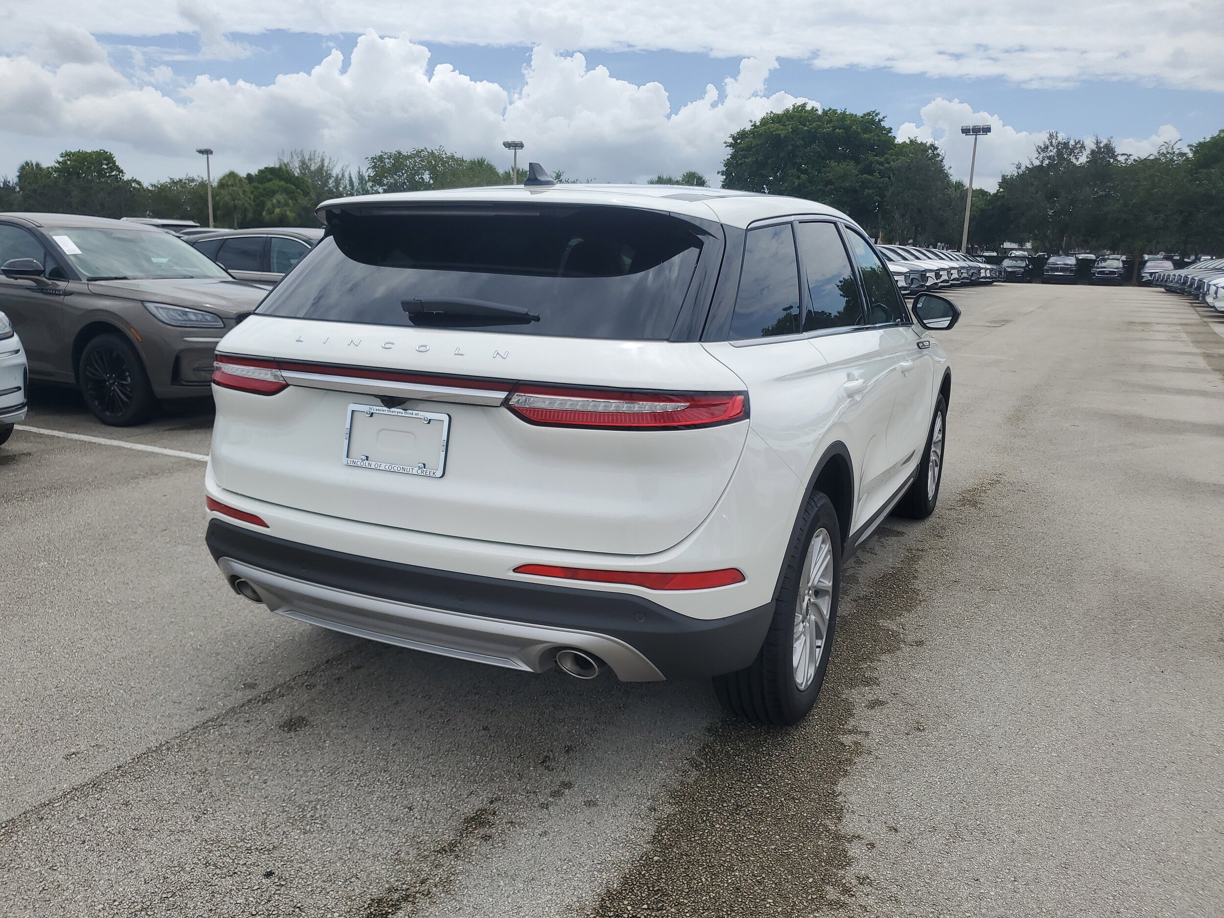 2025 Lincoln Corsair Premiere photo 4