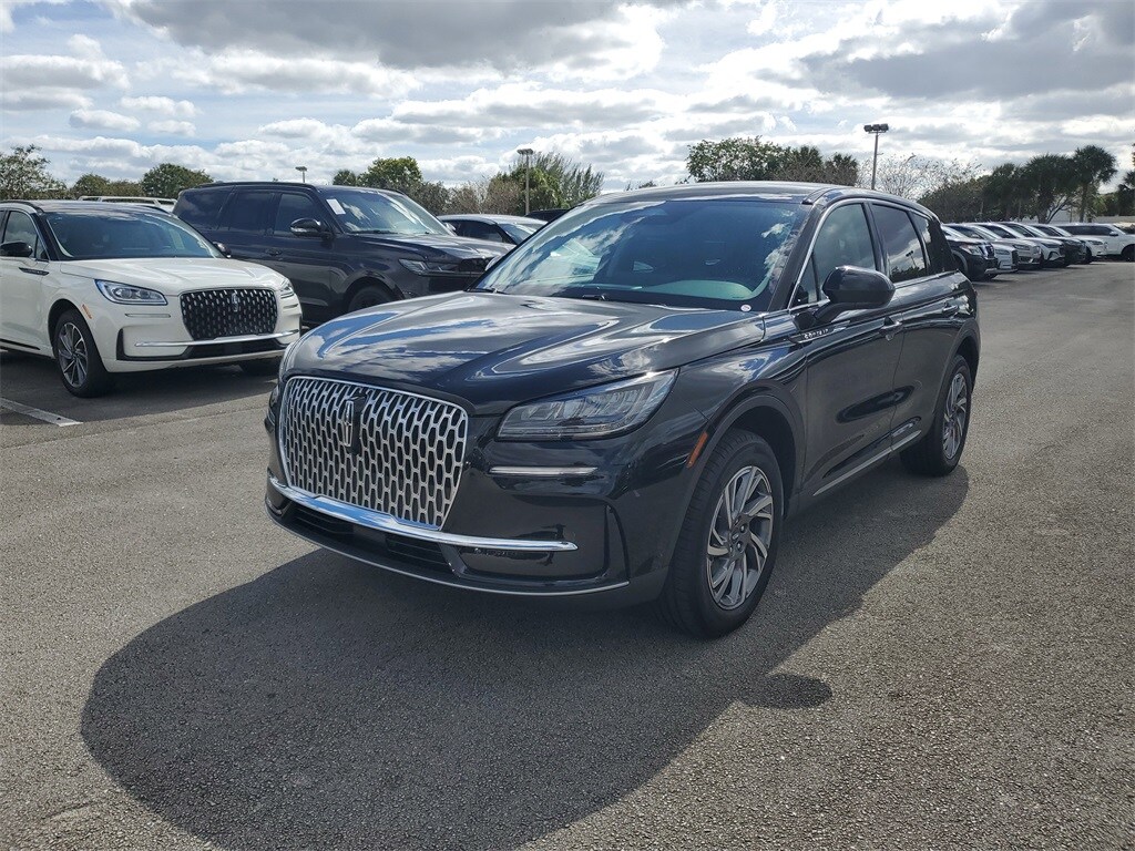 2025 Lincoln Corsair Premiere photo 2