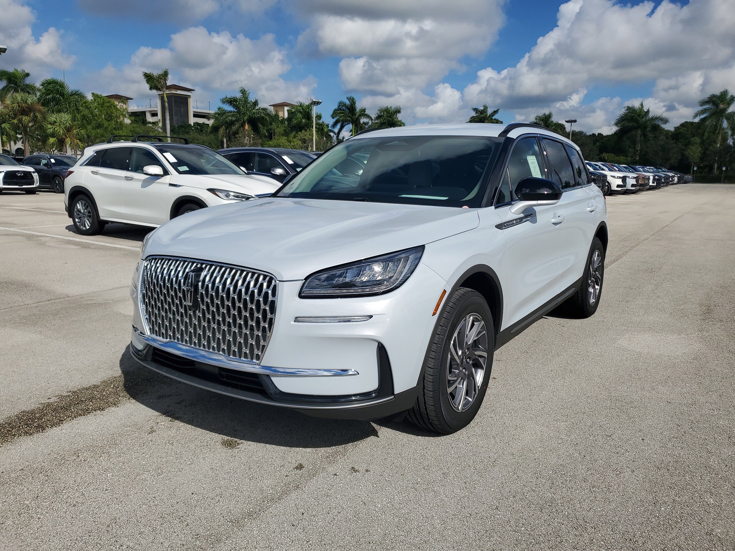 2026 Lincoln Corsair Premiere photo 2