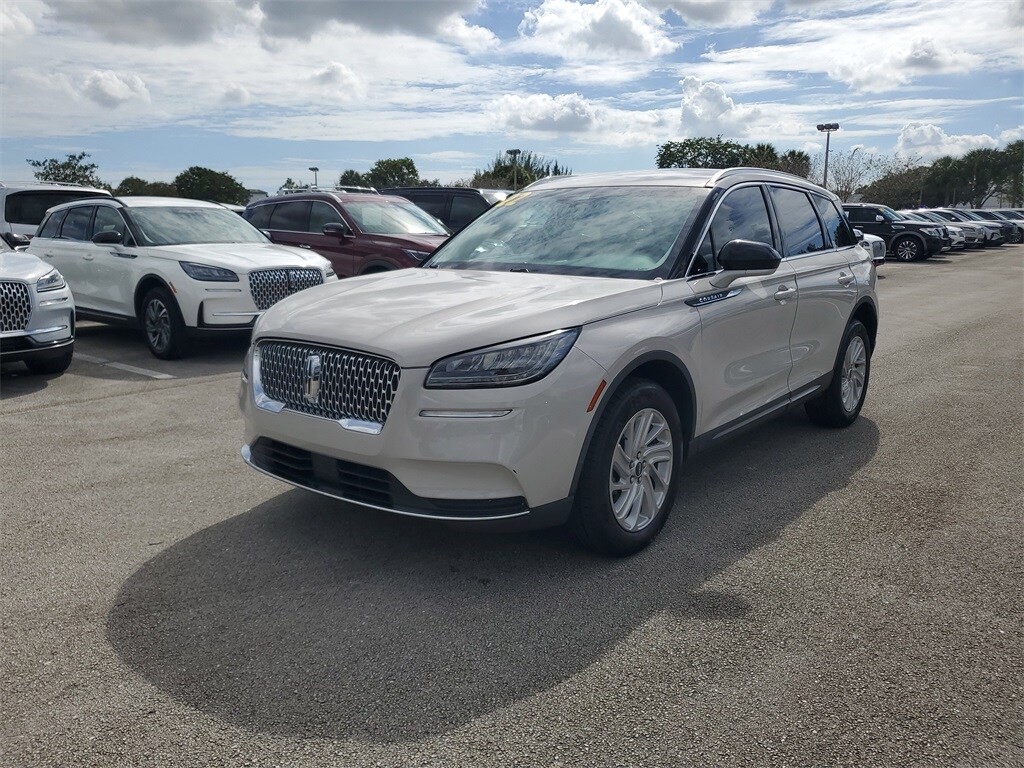 2022 Lincoln Corsair Standard photo 2