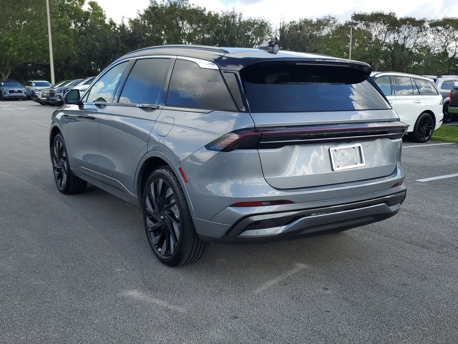 2025 Lincoln Nautilus Black Label photo 3