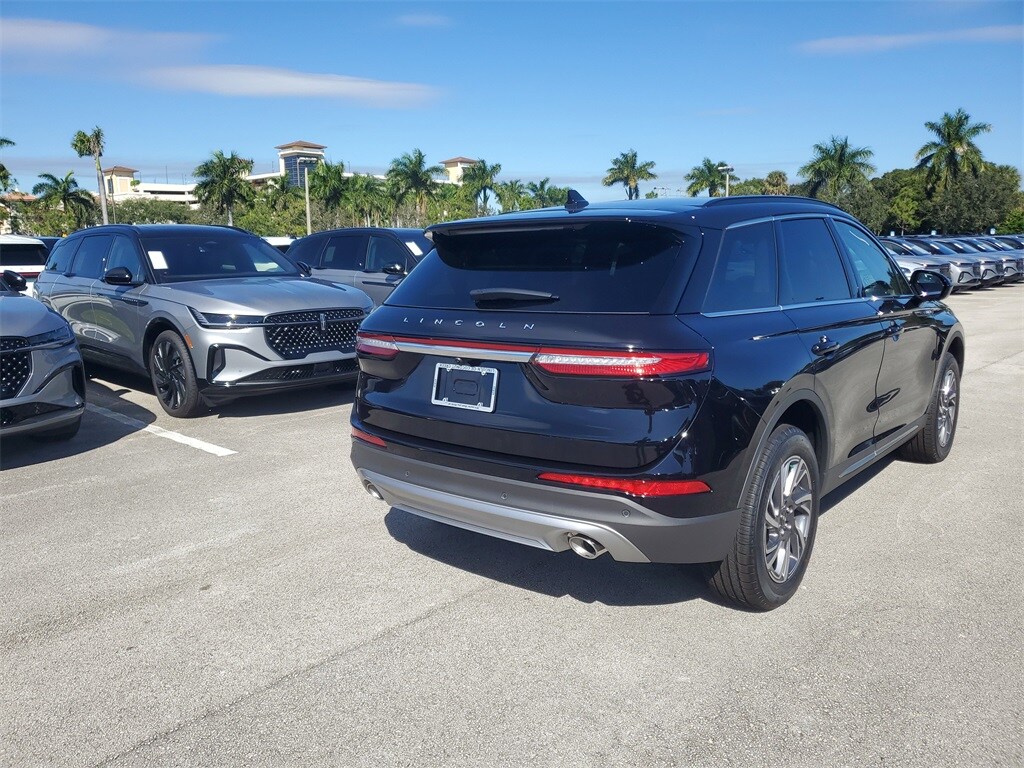 2026 Lincoln Corsair Premiere photo 2