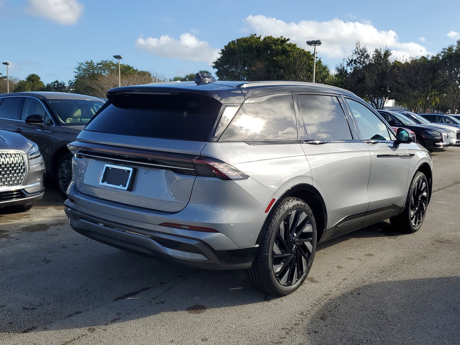 2025 Lincoln Nautilus Reserve photo 4