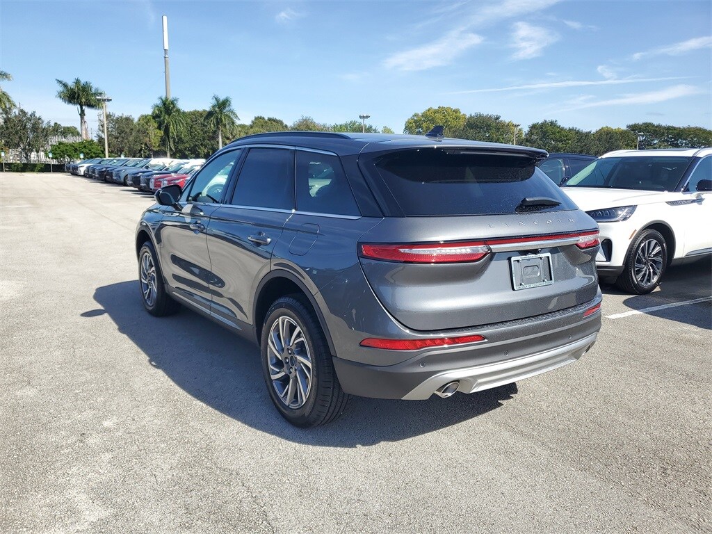 2026 Lincoln Corsair Premiere photo 3